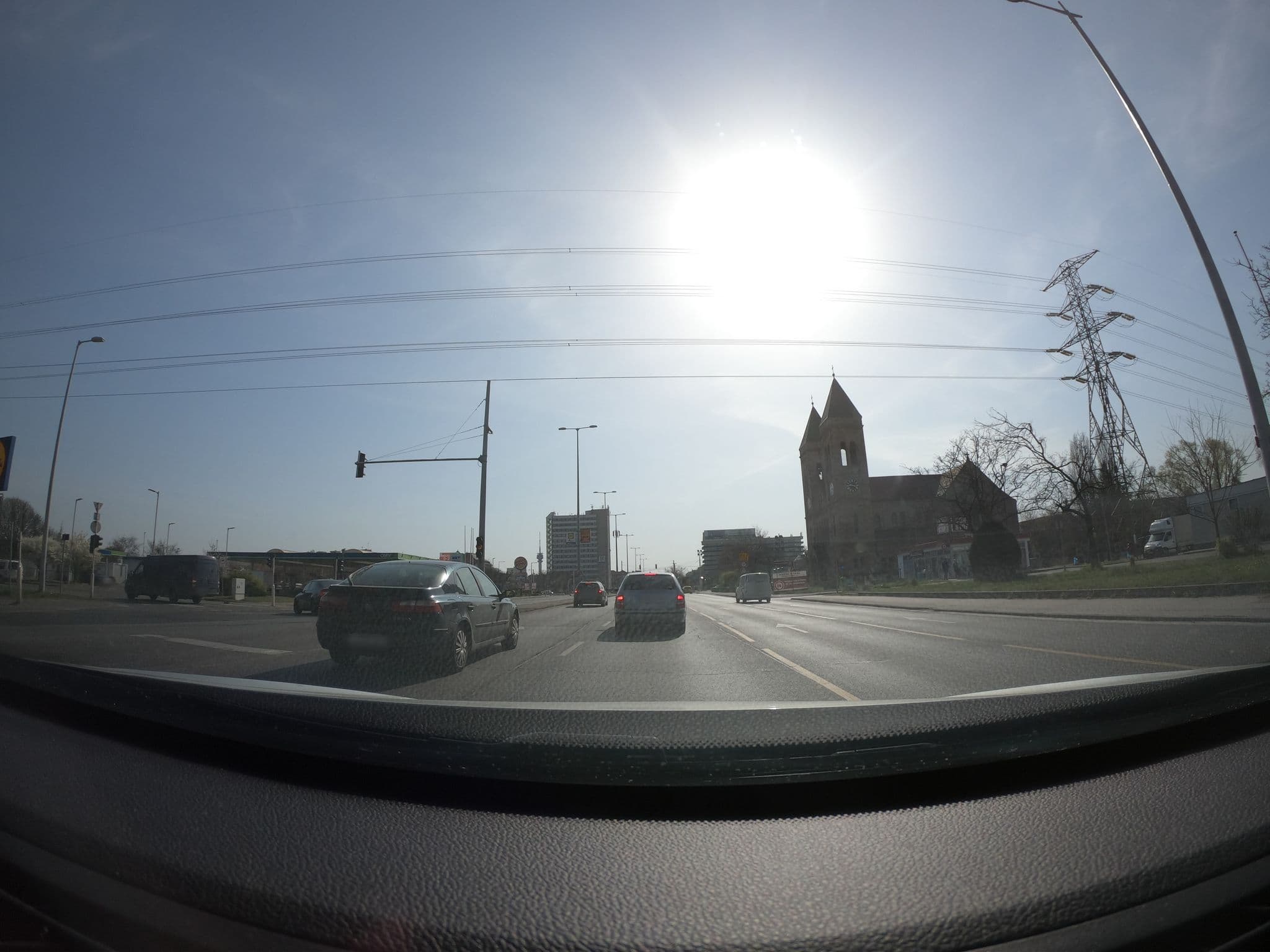 Street view near Hotel Omnibusz, Népliget — © vst (CC BY-SA · Mapillary)