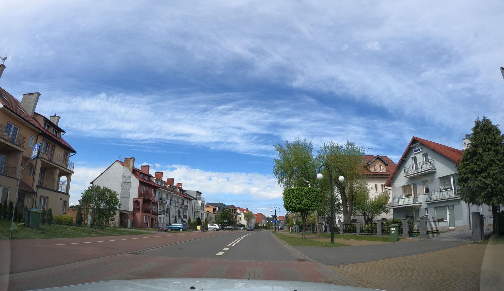 Street view near D.w. U Anny. Anna Biernat, Pobierowo — © masterofnoroad (CC BY-SA · Mapillary)