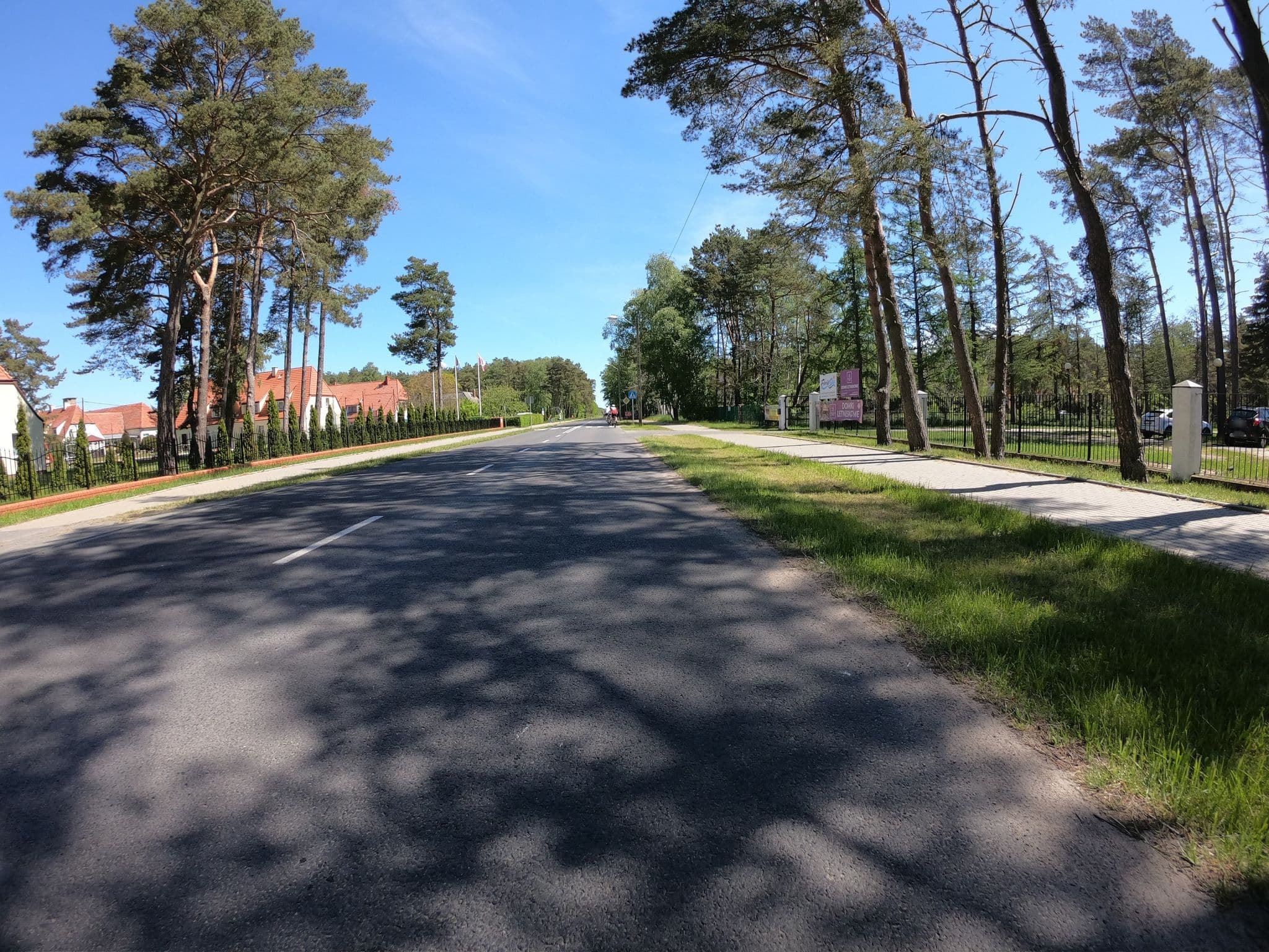 Street view near Pokoje Gościnne Nestor, Mrzeżyno — © masterofnoroad (CC BY-SA · Mapillary)
