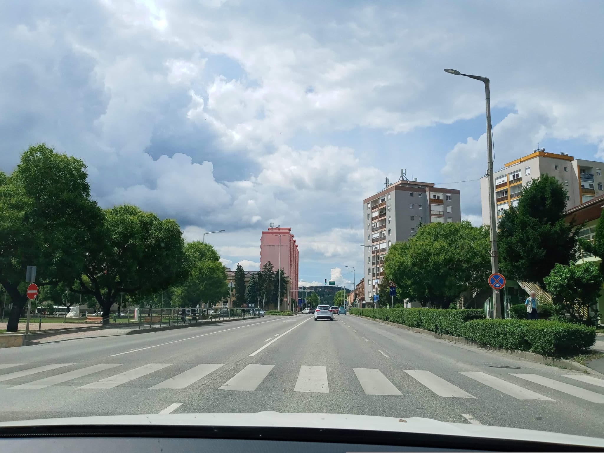 Street view near Béke Szálló, Komló — © magyarsi (CC BY-SA · Mapillary)