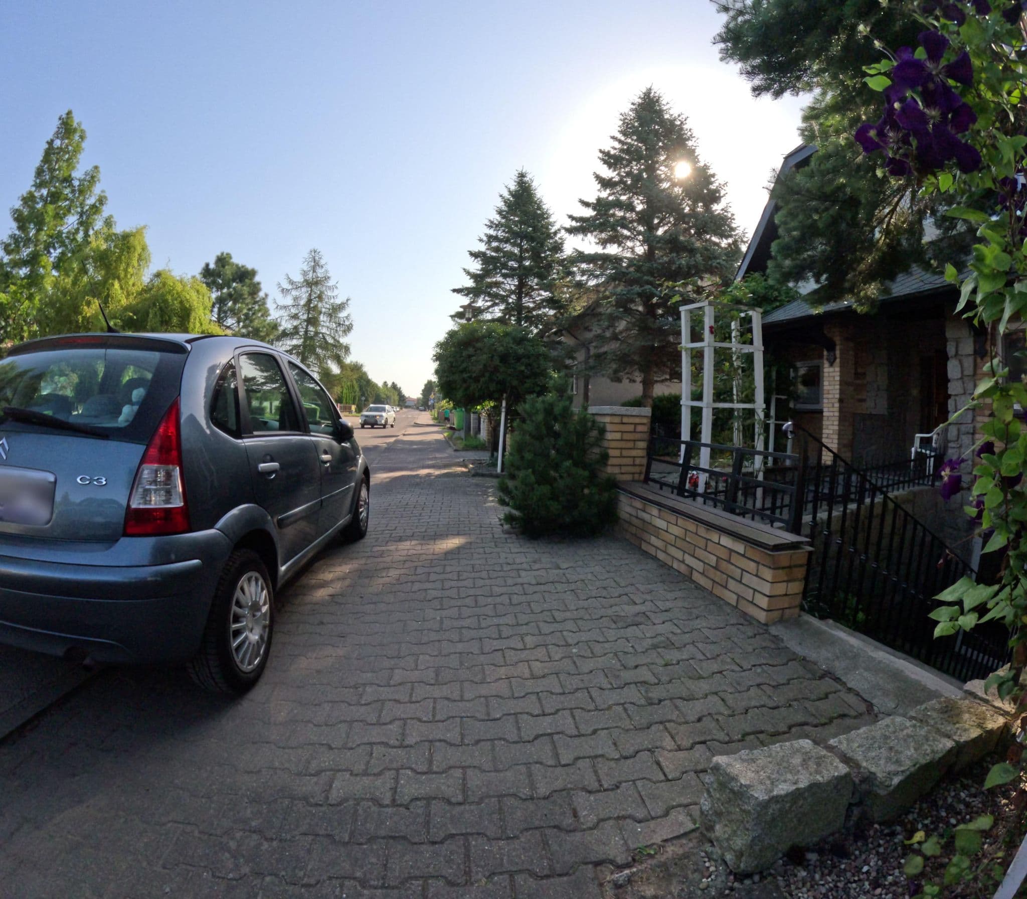 Street view near Pod Różą - Pokoje Gościnne, Ustronie Morskie — © krzyk (CC BY-SA · Mapillary)