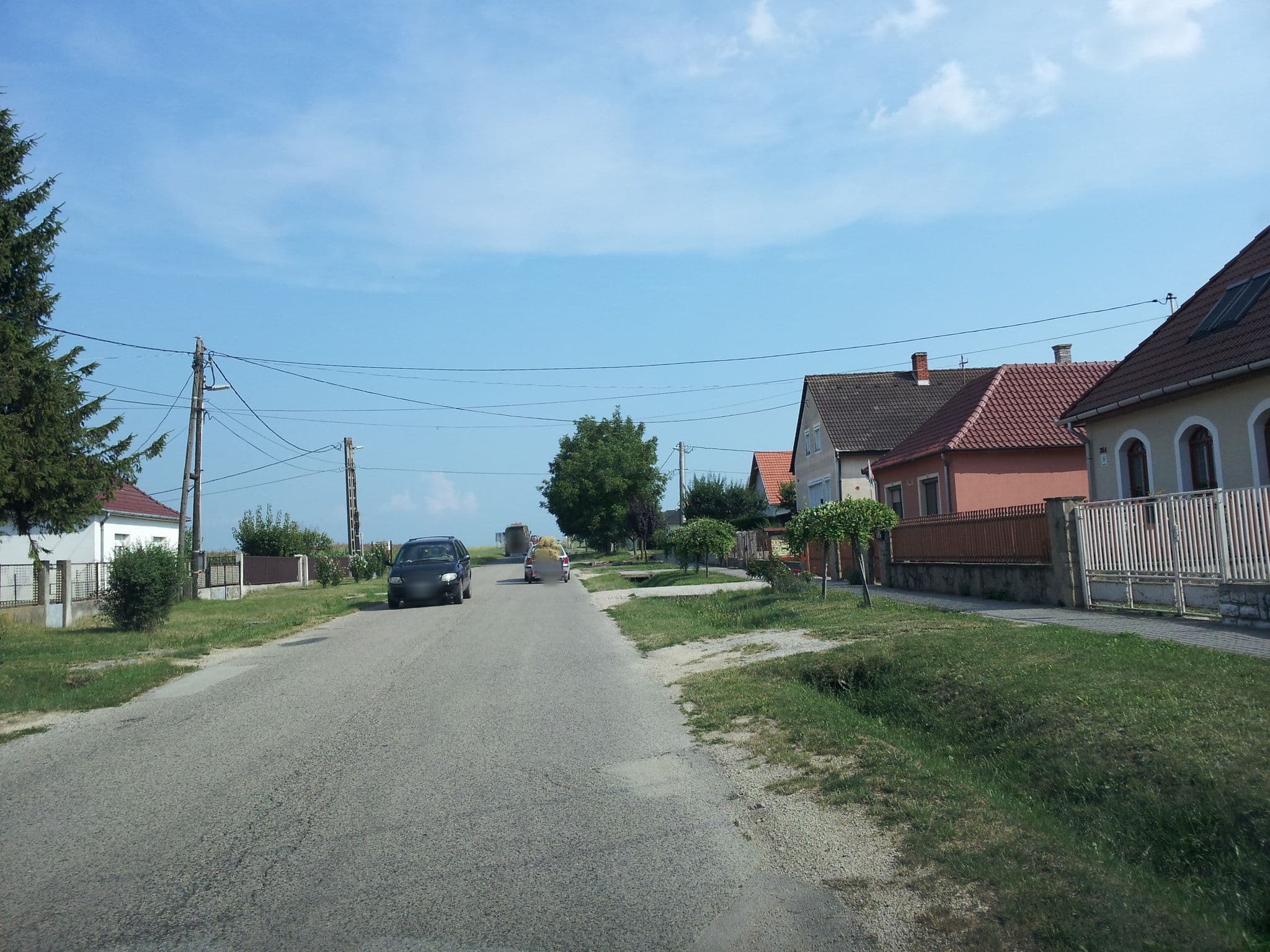 Street view near Vámosi vendégház, Nemesvámos — © kolesajr (CC BY-SA · Mapillary)