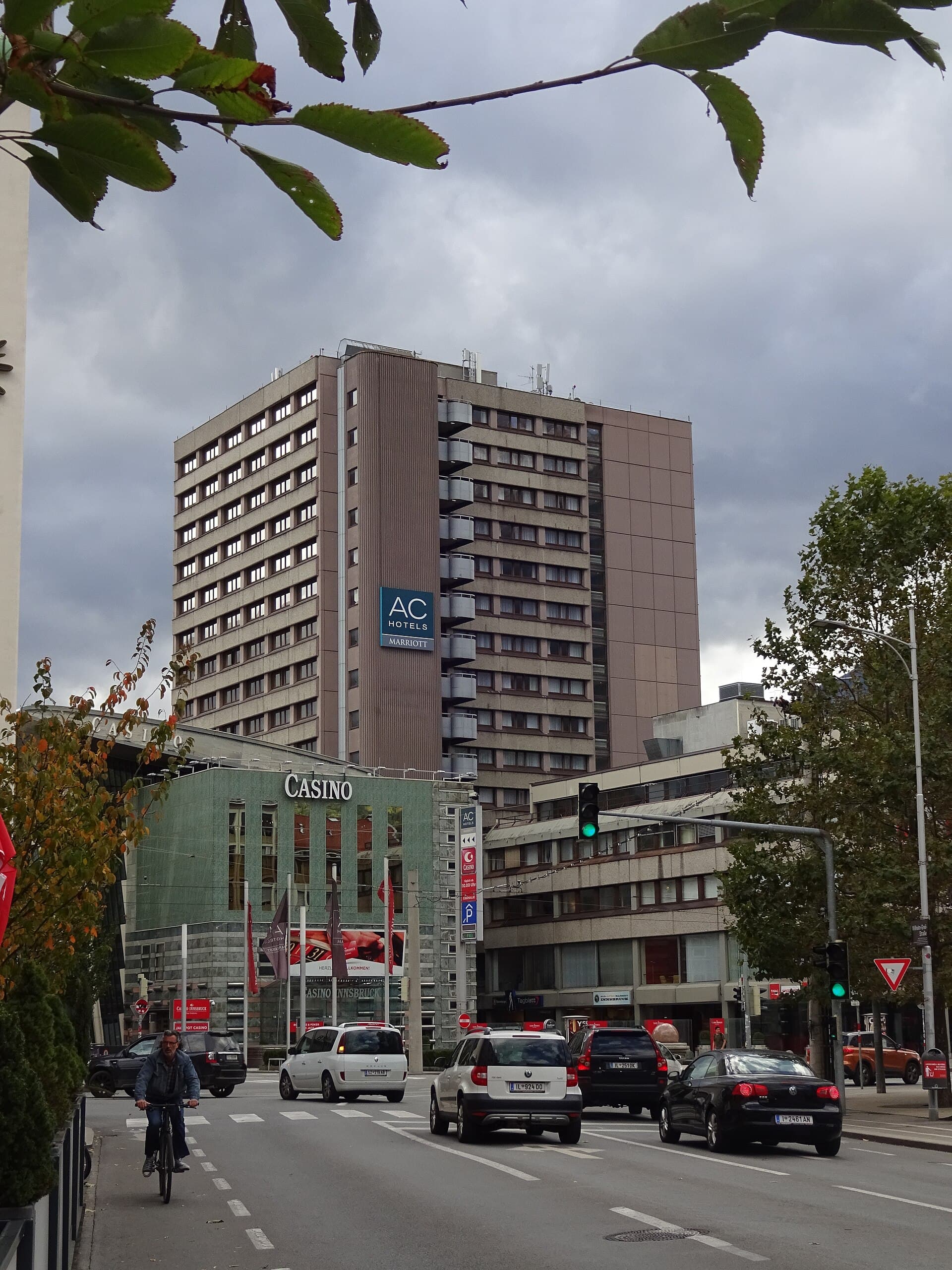 AC Hotel by Marriott (via Wikimedia Commons, CC BY-SA 4.0)