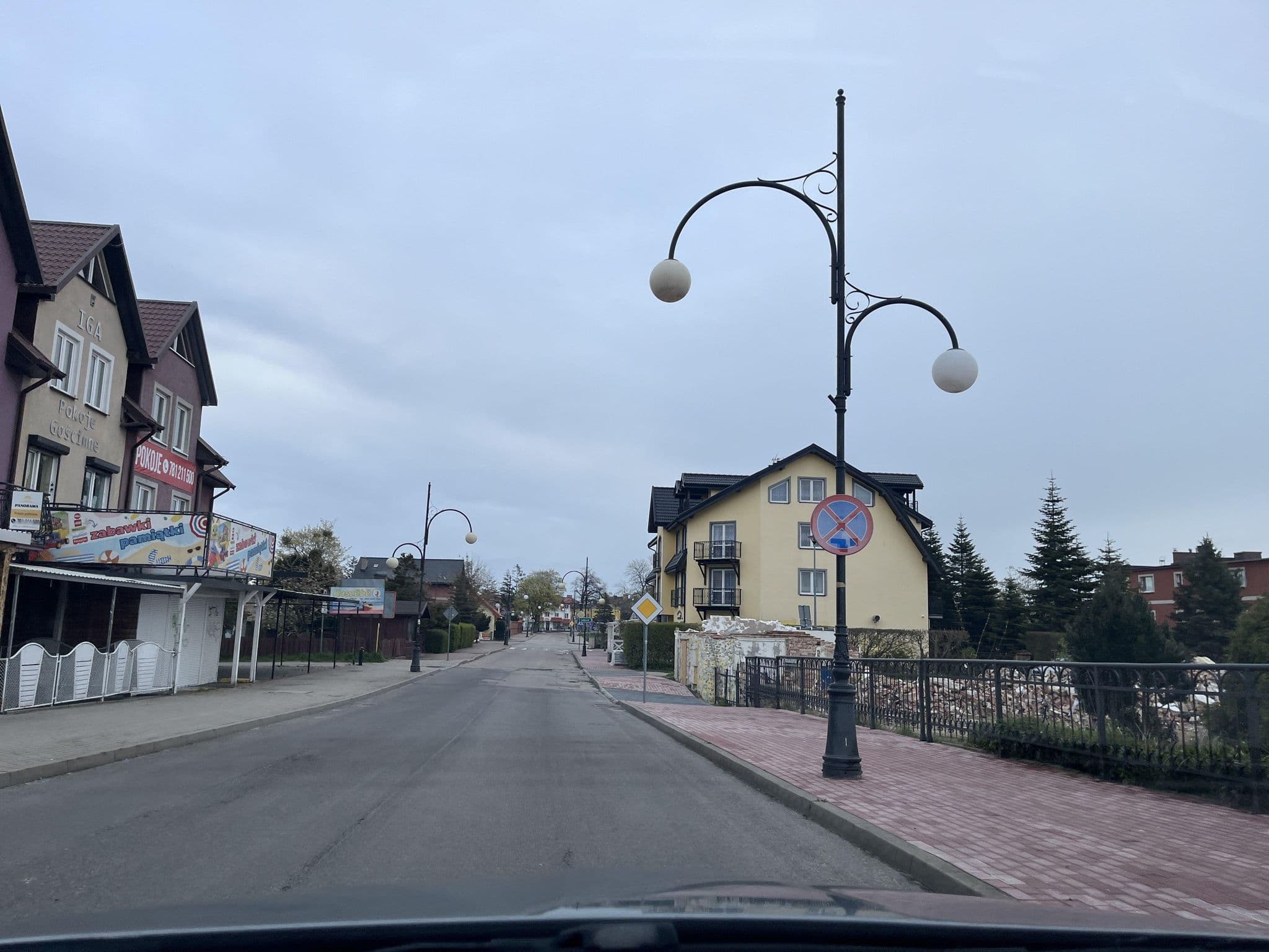 Street view near Ola. Pokoje do Wynajęcia - Płottke I., Łeba — © ptks (CC BY-SA · Mapillary)