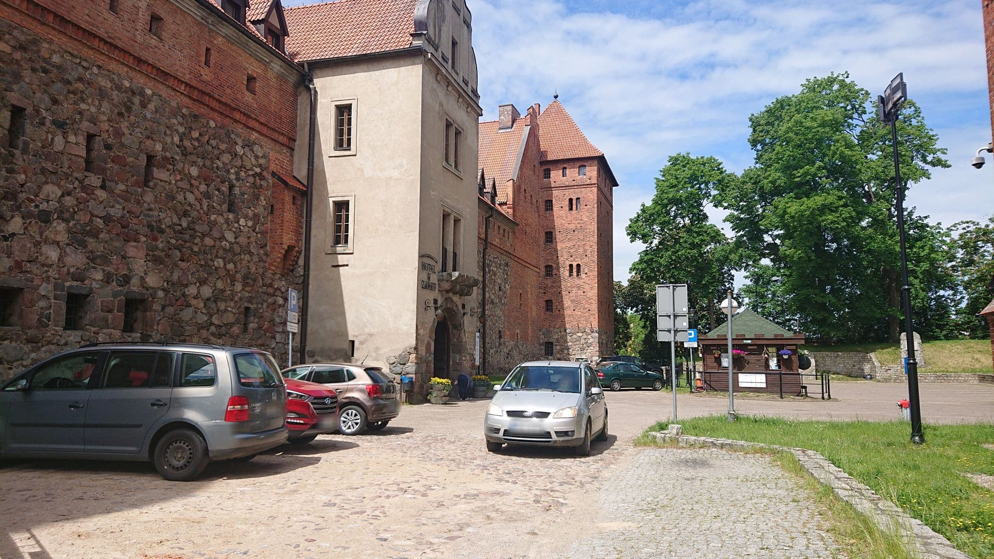 Street view near Wojciech Gerbatowski Obiekt Hotelowo Gastronomiczny Zamek, Bytów — © and987 (CC BY-SA · Mapillary)