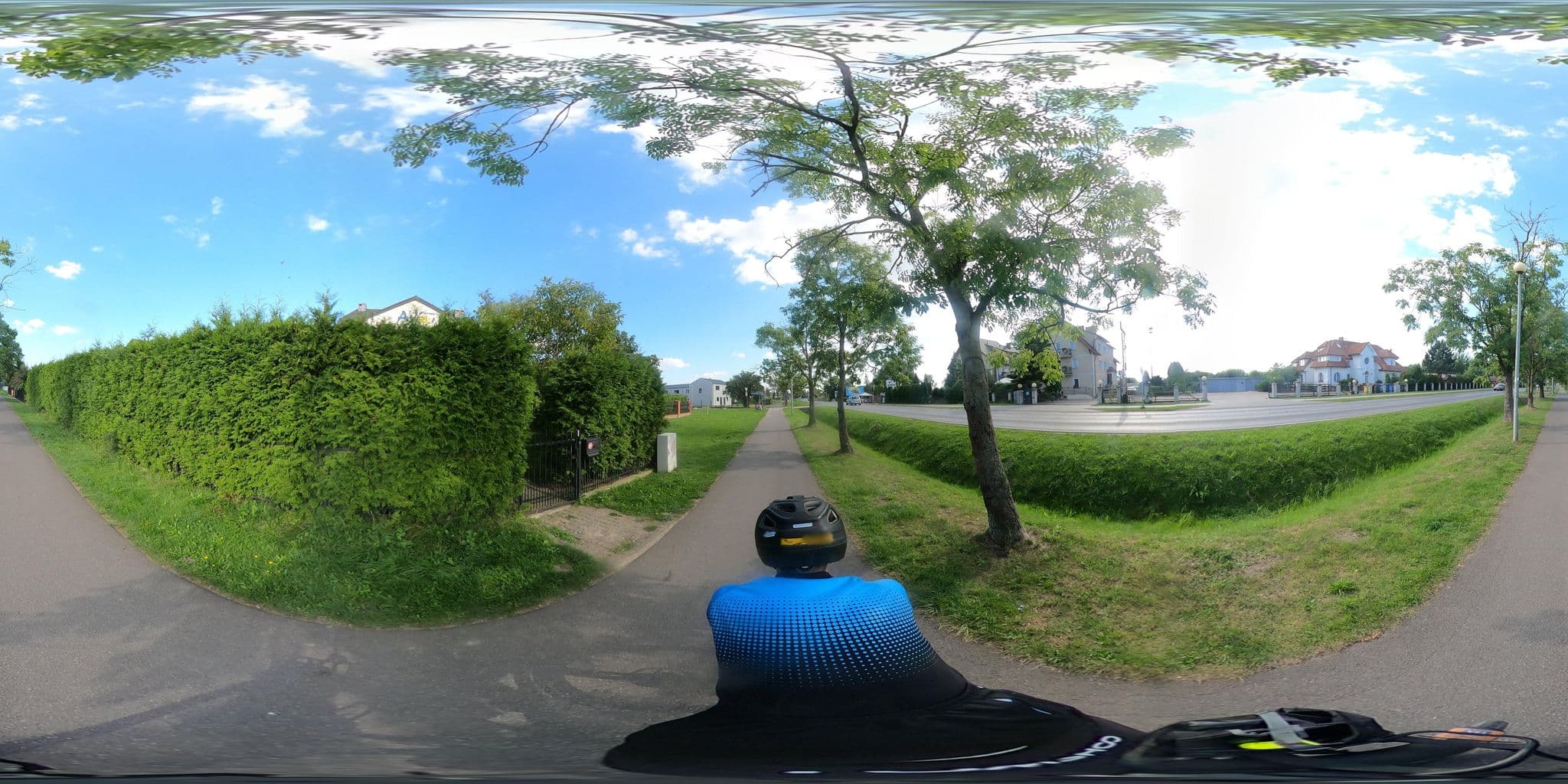 Street view near Pensjonat Amor, Mielno — © RowerowyRozboojnik (CC BY-SA · Mapillary)