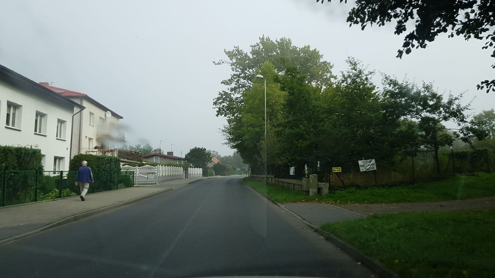 Street view near Wynajem pokoi sezonowo Bernadetta Łaszcz - Mielno, Mielno — © masterofnoroad (CC BY-SA · Mapillary)