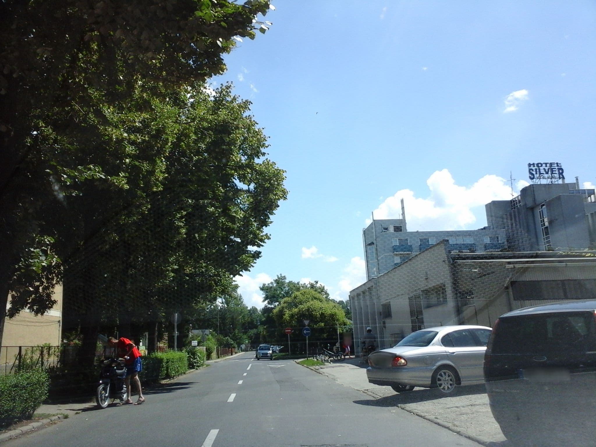 Street view near Hotel Bungalló, Hajdúszoboszló — © czadzik (CC BY-SA · Mapillary)