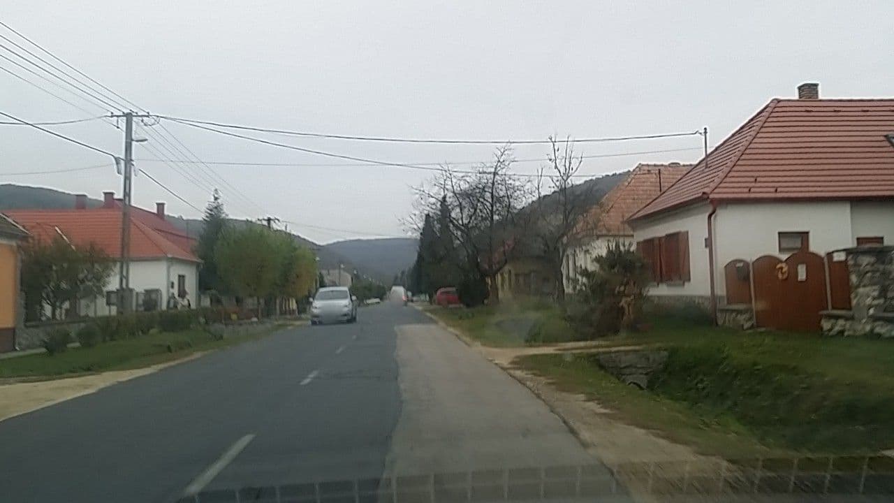 Street view near Hegyalja Vendégház, Zirc — © utvonalfelmeresek (CC BY-SA · Mapillary)