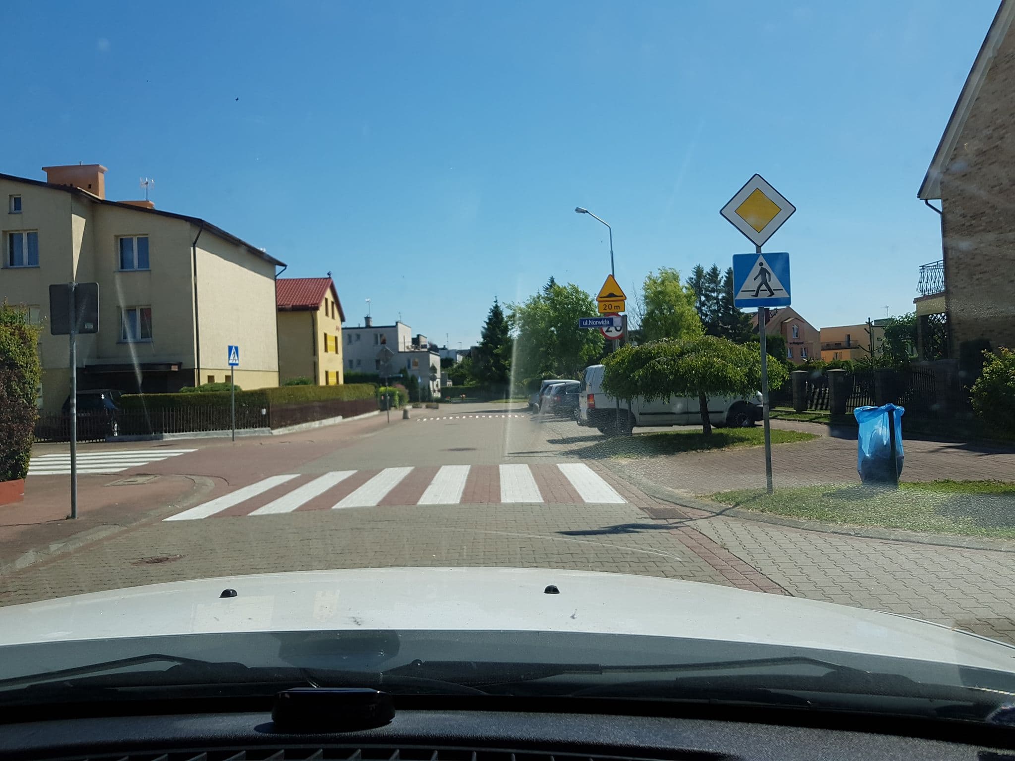 Street view near Zięba Grażyna. Wynajem pokoi gościnnych, Mielno — © masterofnoroad (CC BY-SA · Mapillary)