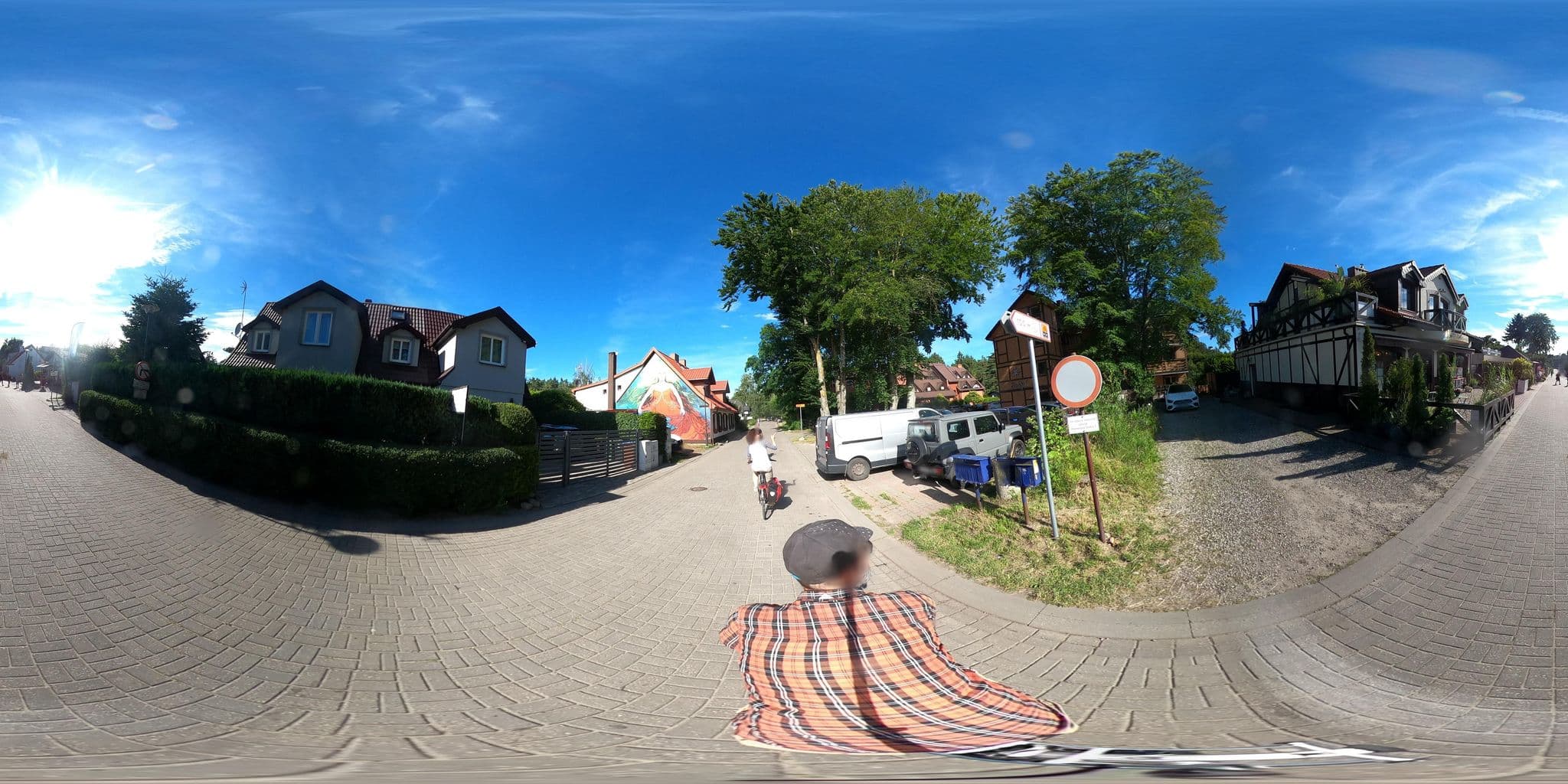 Street view near Wynajem Pokoi Gościnnych Zofia Gołacka, Ustka — © masterofnoroad (CC BY-SA · Mapillary)