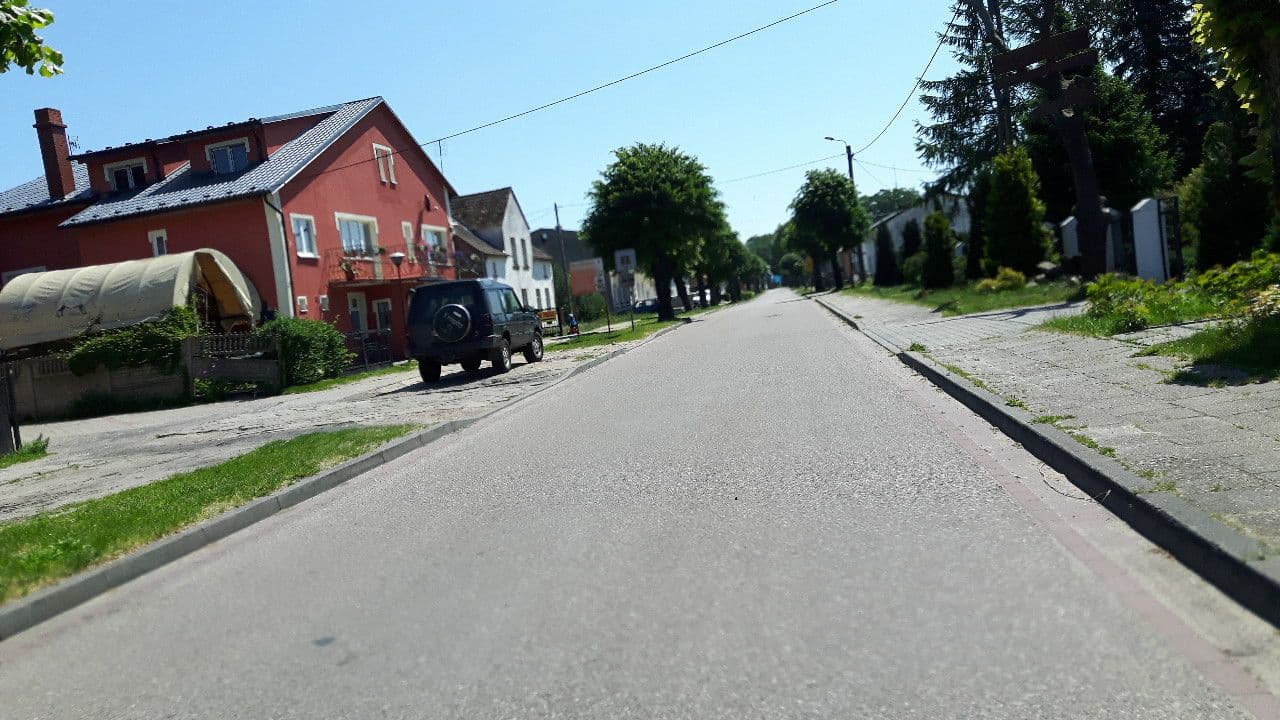 Street view near Pod Rowokołem Gościniec. Bernacki Eugeniusz Smołdzino, Główczyce — © changchun1 (CC BY-SA · Mapillary)