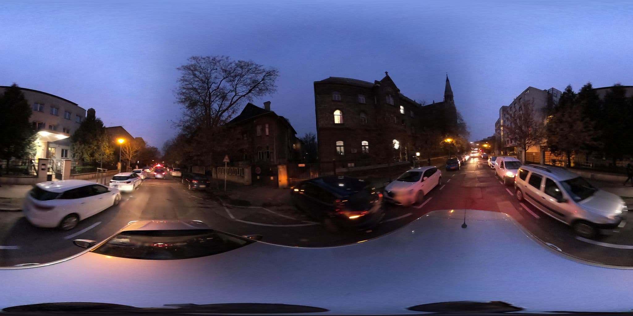 Street view near Lion’s Garden Hotel, Istvánmező — © vst (CC BY-SA · Mapillary)