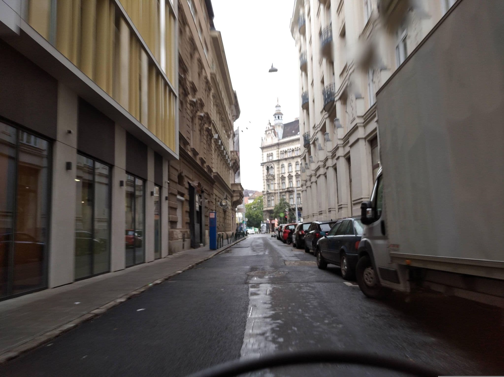 Street view near Hampton by Hilton Budapest City Centre, Lipótváros — © grozsa11 (CC BY-SA · Mapillary)