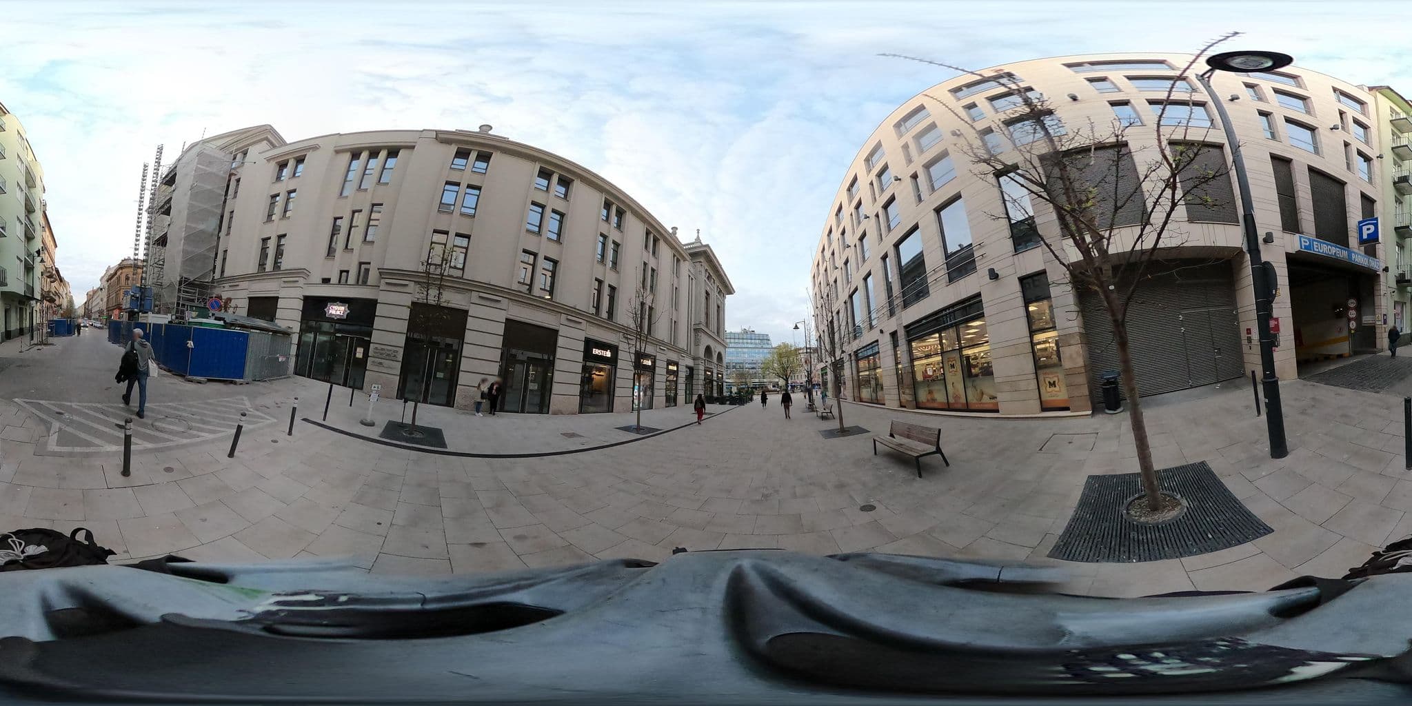 Street view near Courtyard Budapest City Center, Csarnoknegyed — © grozsa11 (CC BY-SA · Mapillary)