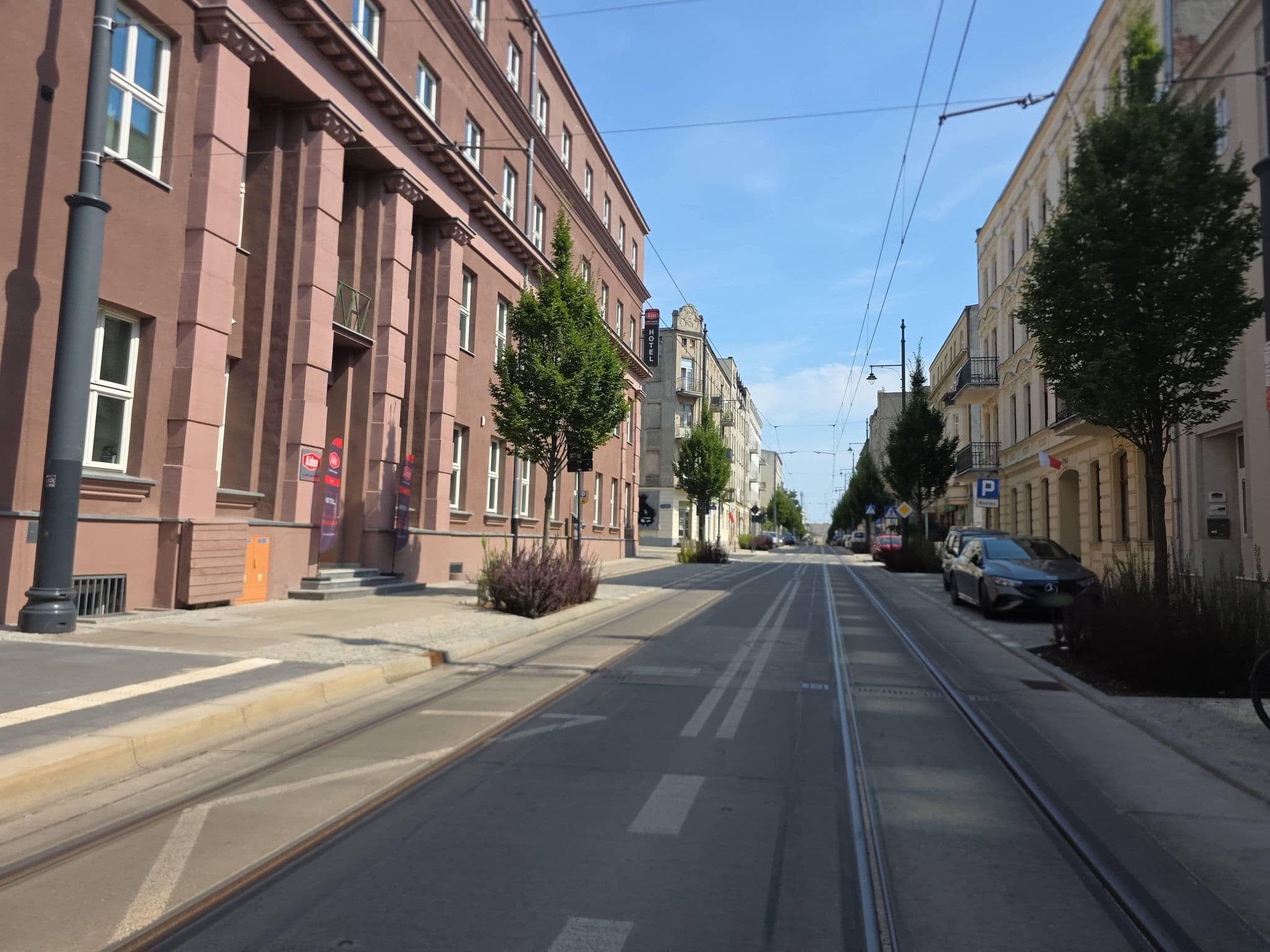 Street view near Reymont Hotel Lodz, Łódź — © Rowerowa_Lodz (CC BY-SA · Mapillary)