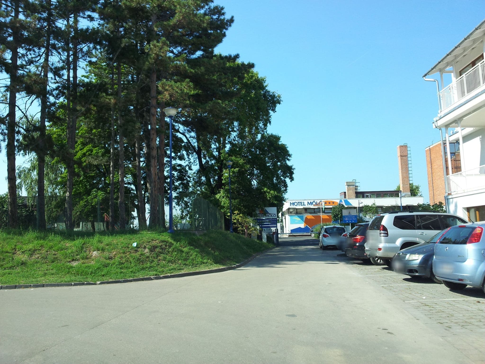 Street view near Hotel Yacht Club, Siófok — © kolesajr (CC BY-SA · Mapillary)