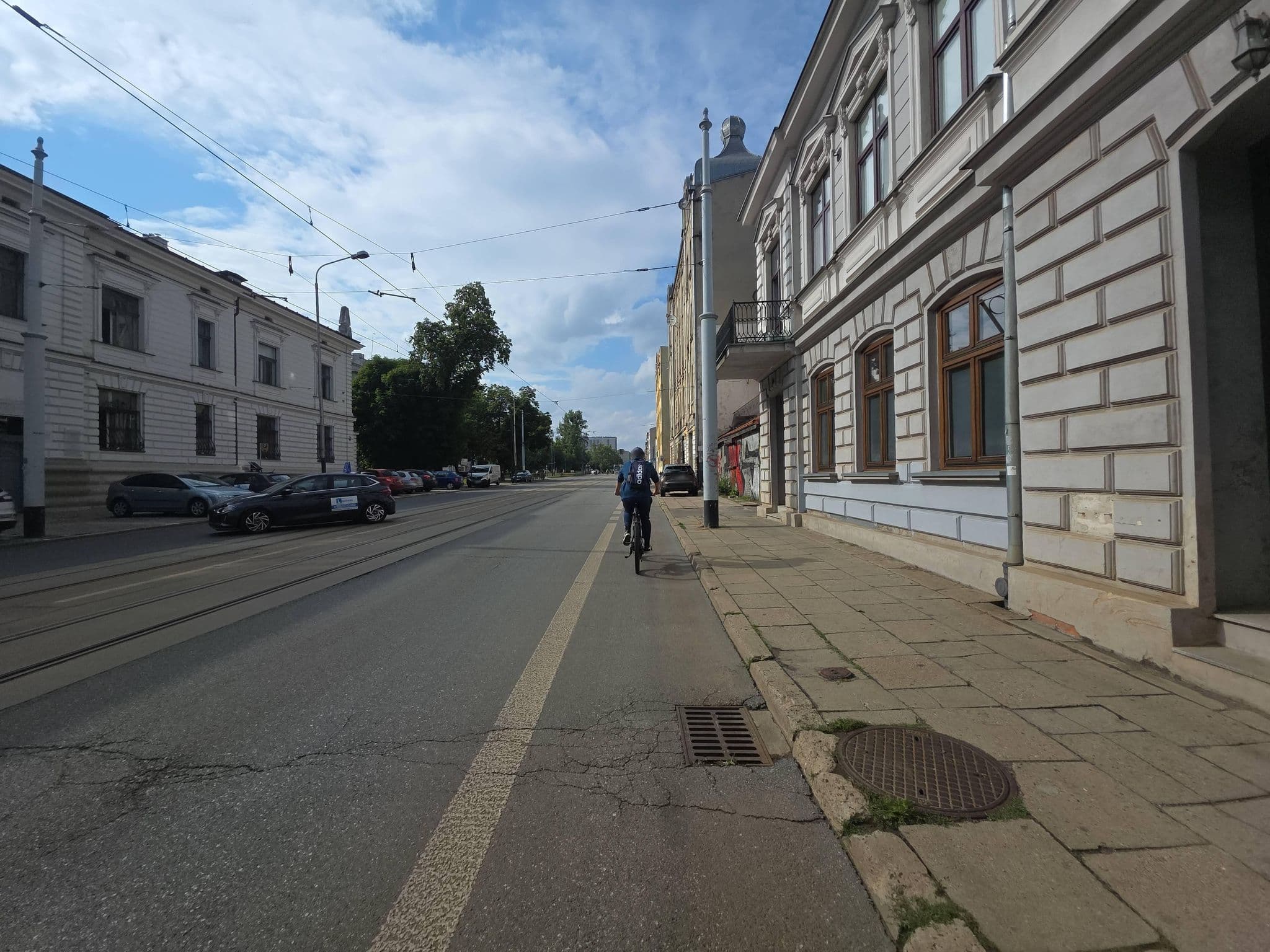 Street view near "Centrum - Hotele" Sp. z o.o. Hotel "Centrum", Łódź — © Rowerowa_Lodz (CC BY-SA · Mapillary)