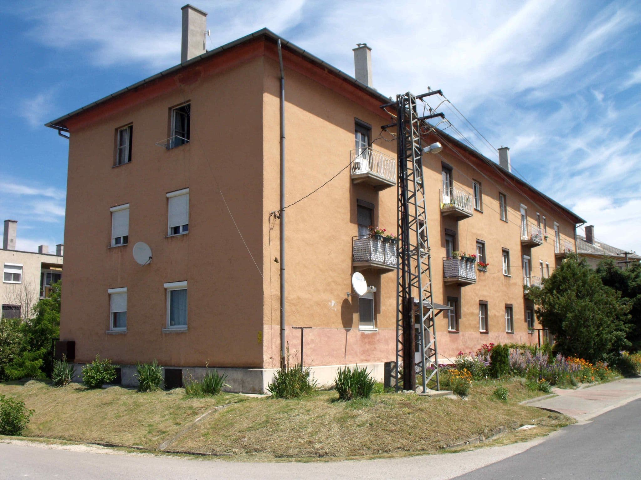 Street view near Kilátó vendégház, Lábatlan — © majdnemkocka (CC BY-SA · Mapillary)