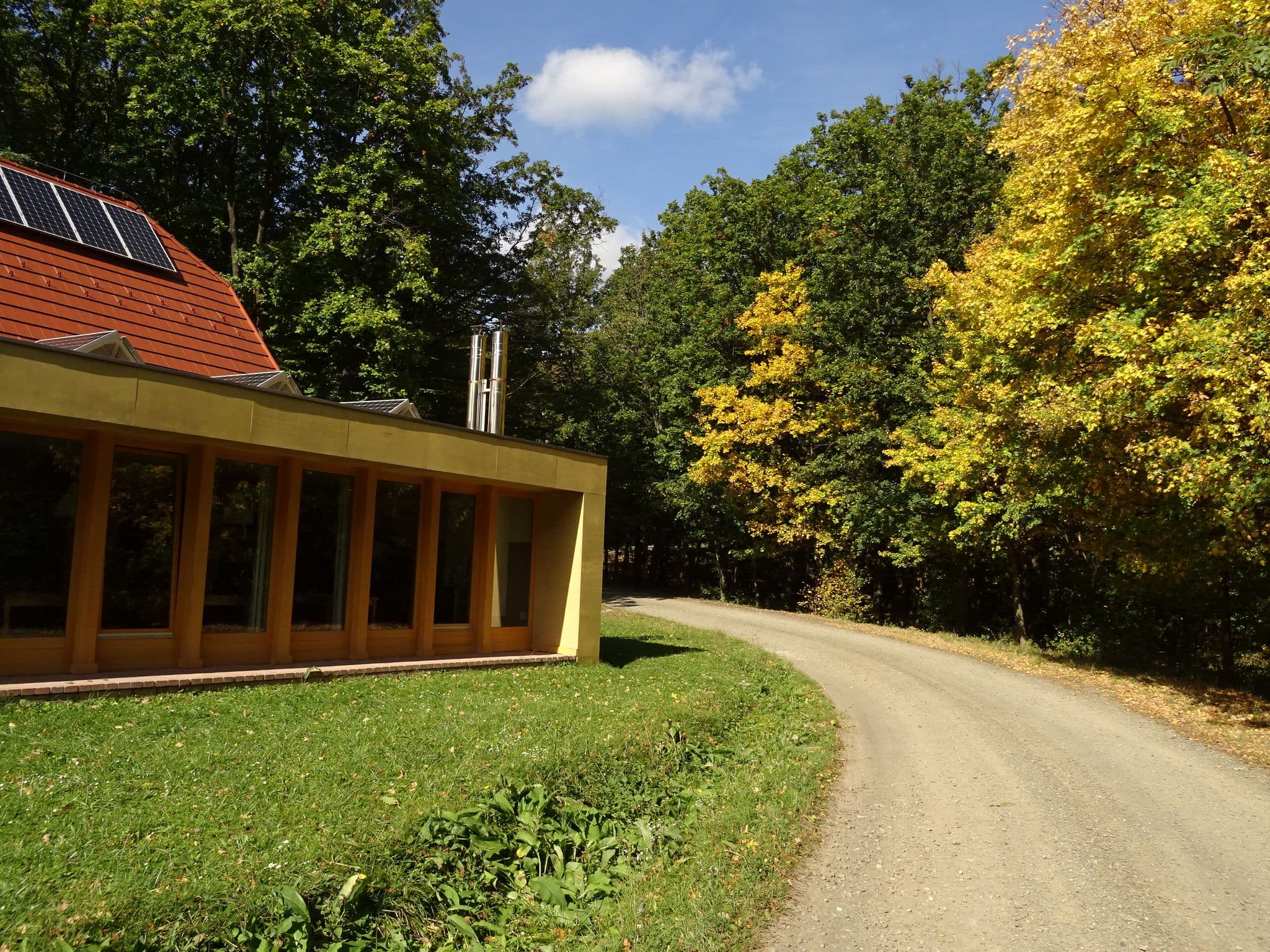 Street view near Pénzásási turistaház, Nagyoroszi — © izsolt (CC BY-SA · Mapillary)