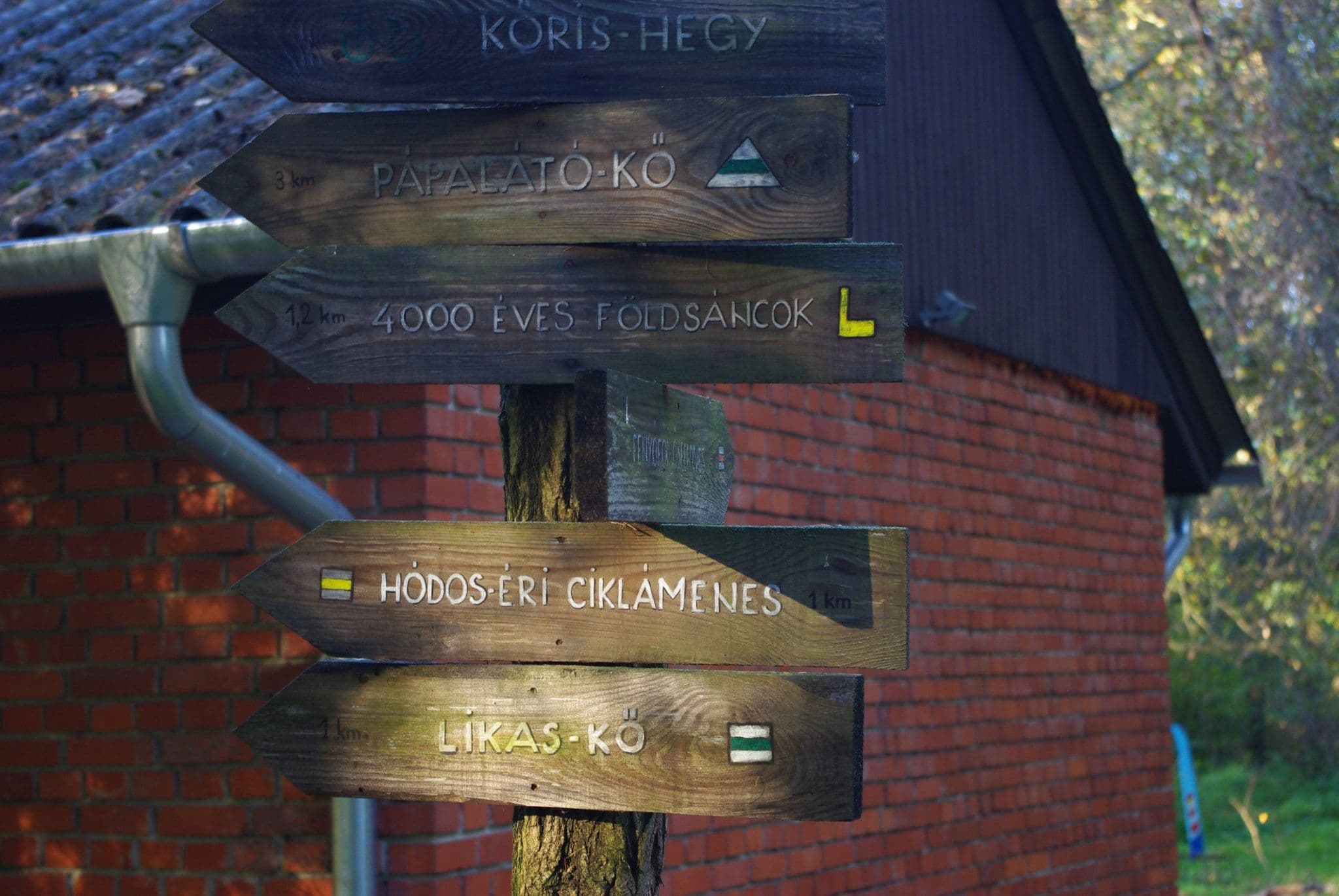 Street view near Hódos-éri Turistaház, Bakonyszentlászló — © utvonalfelmeresek (CC BY-SA · Mapillary)