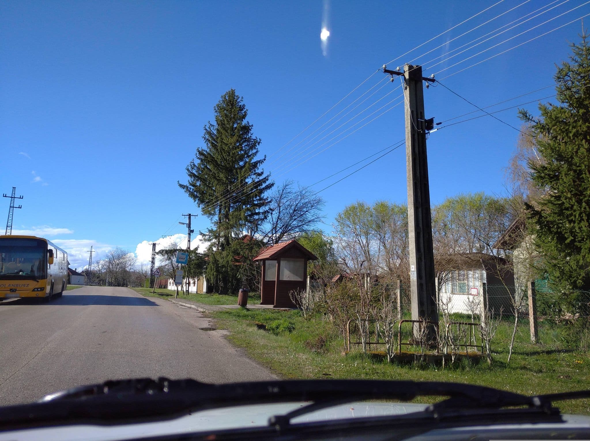 Street view near Ősfenyves kulcsosház, Bakonyszentlászló — © grozsa11 (CC BY-SA · Mapillary)