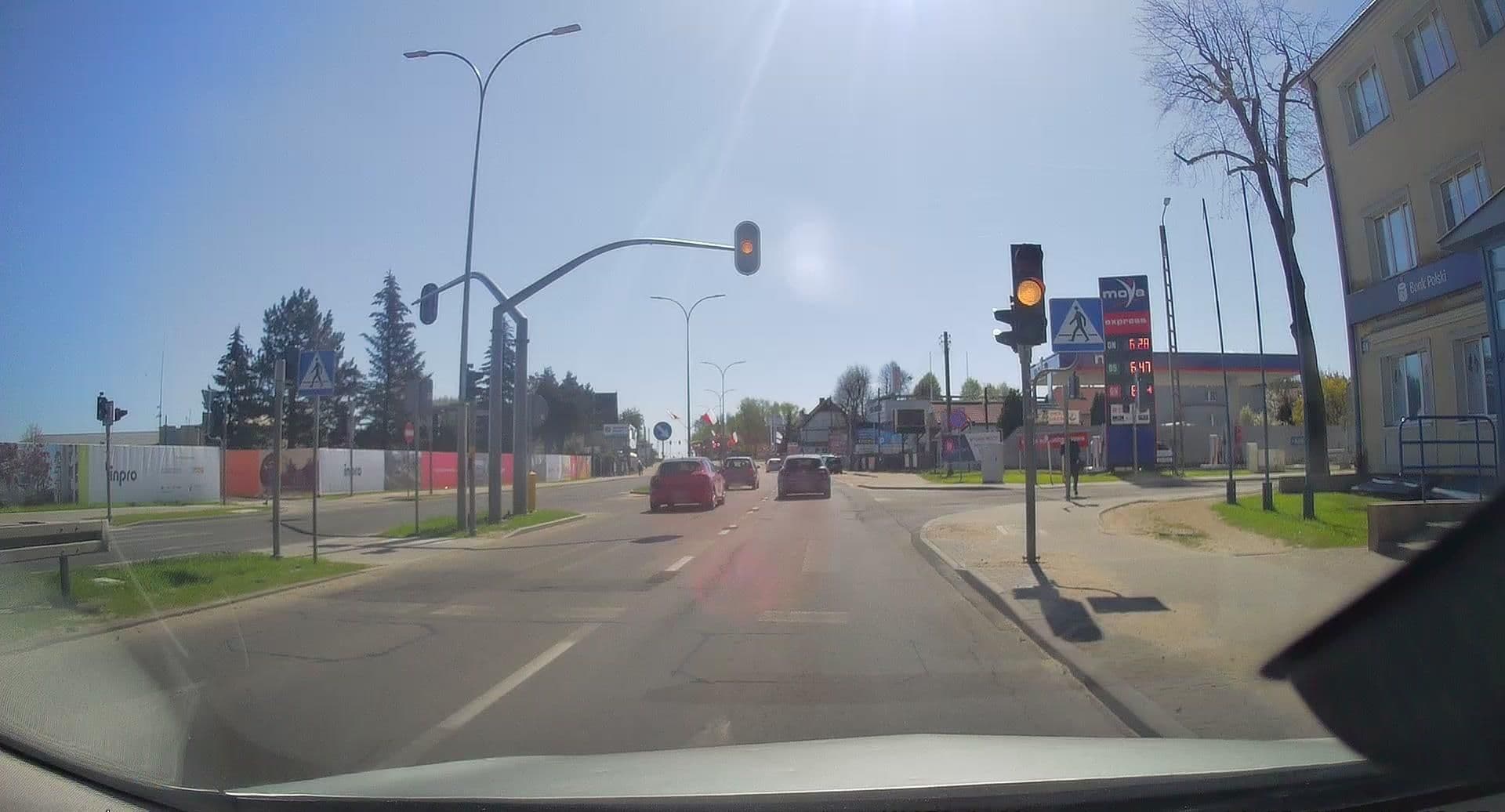 Street view near bialy dworek, Rumia — © edc22 (CC BY-SA · Mapillary)