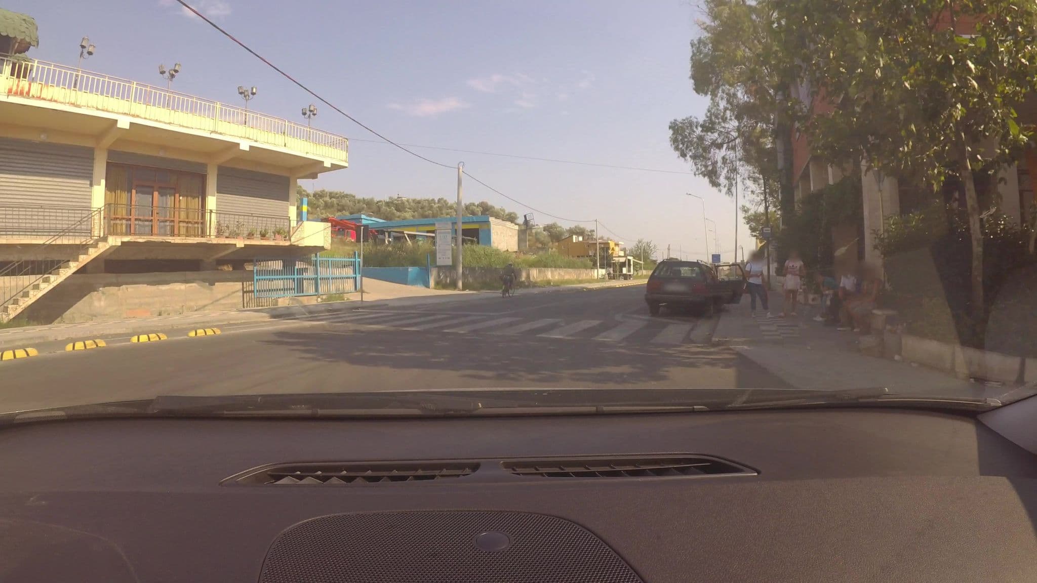 Street view near El'Don Park, Lushnjë — © kaart5 (CC BY-SA · Mapillary)