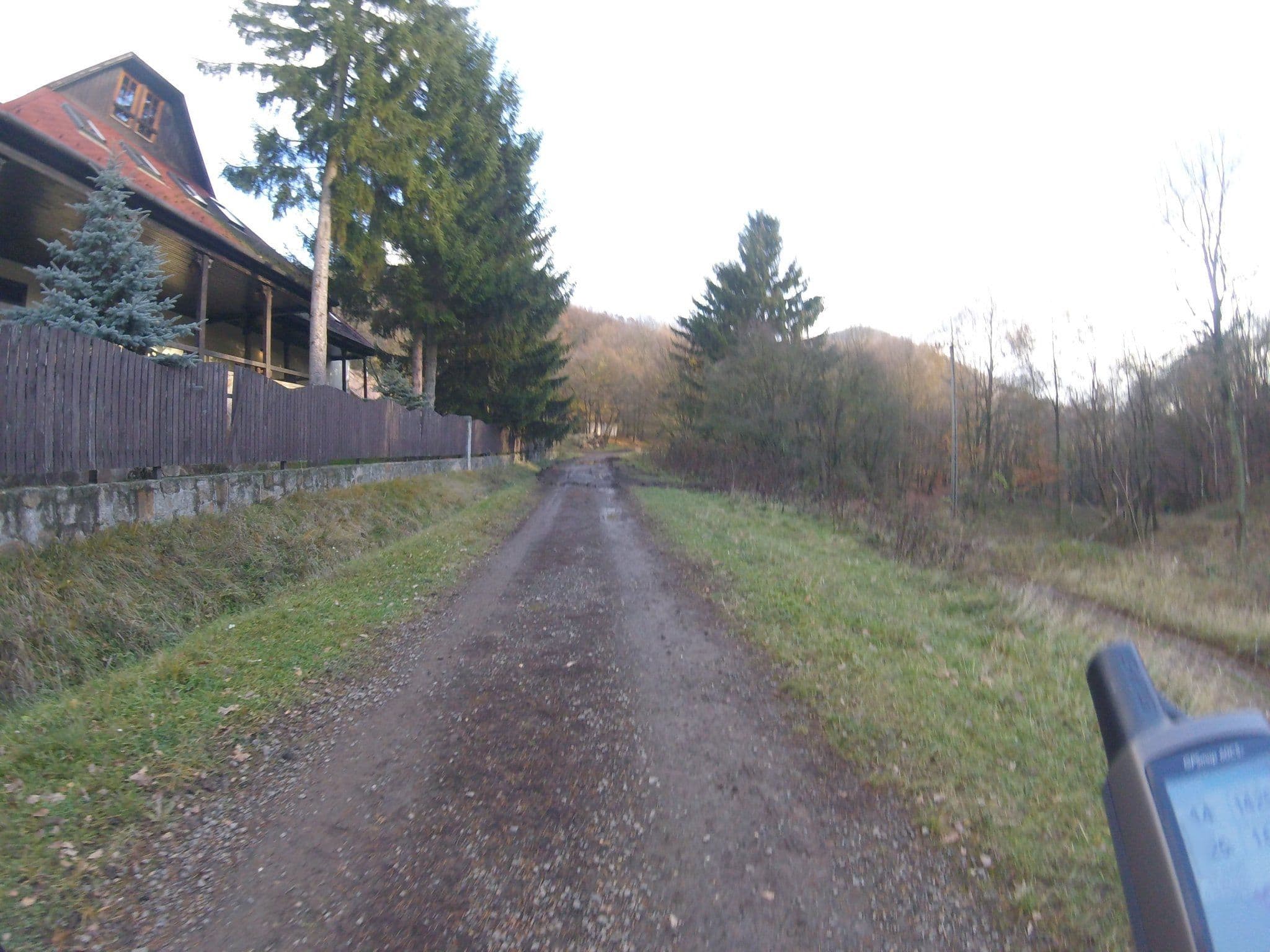 Street view near Szent Orbán Erdei Residence, Szob — © utvonalfelmeresek (CC BY-SA · Mapillary)