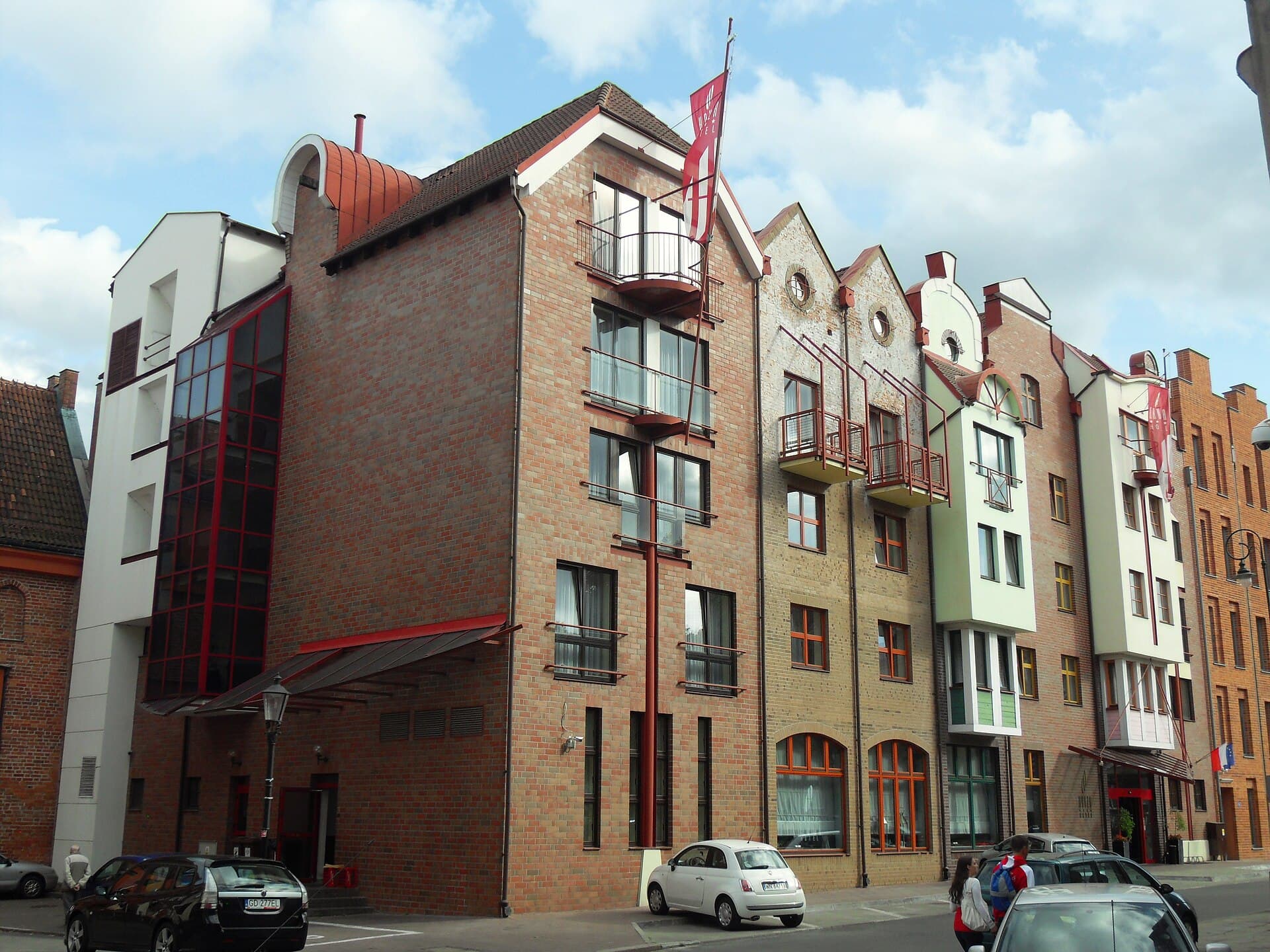 Hotel Hanza Gdansk (via Wikimedia Commons, CC BY-SA 4.0)