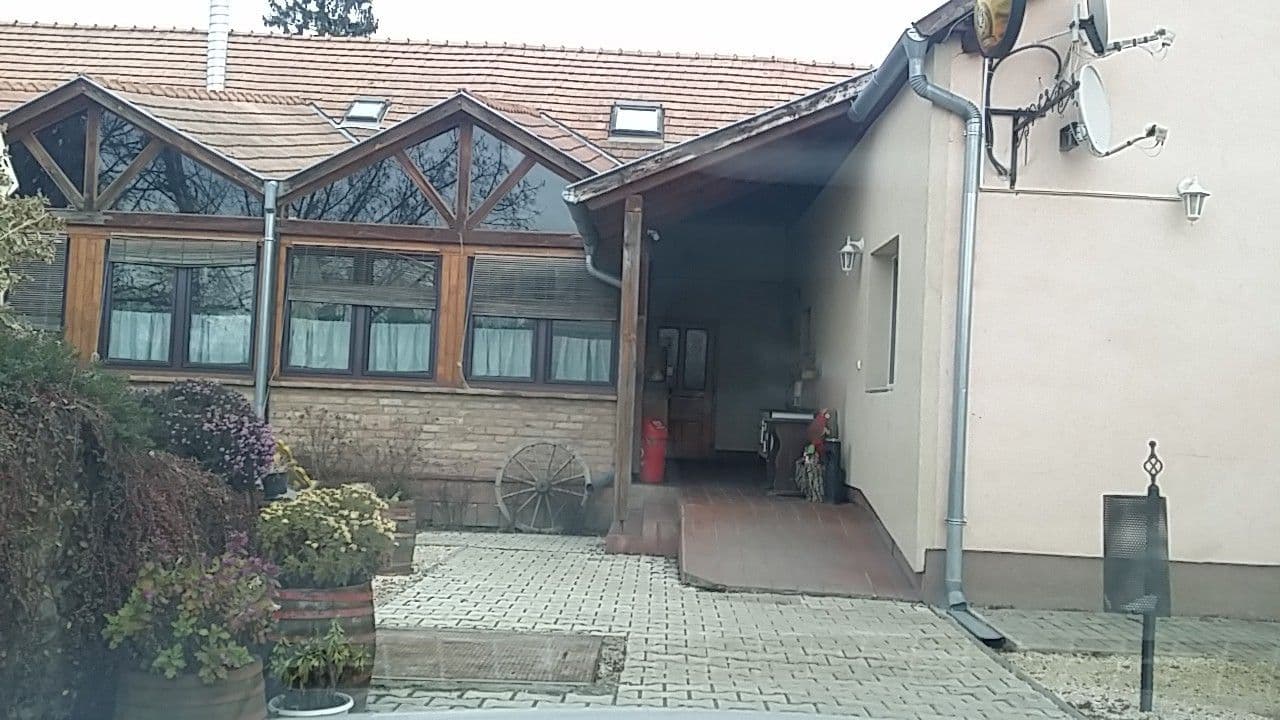 Street view near Borostyánkert Vendégház, Sárvár — © utvonalfelmeresek (CC BY-SA · Mapillary)