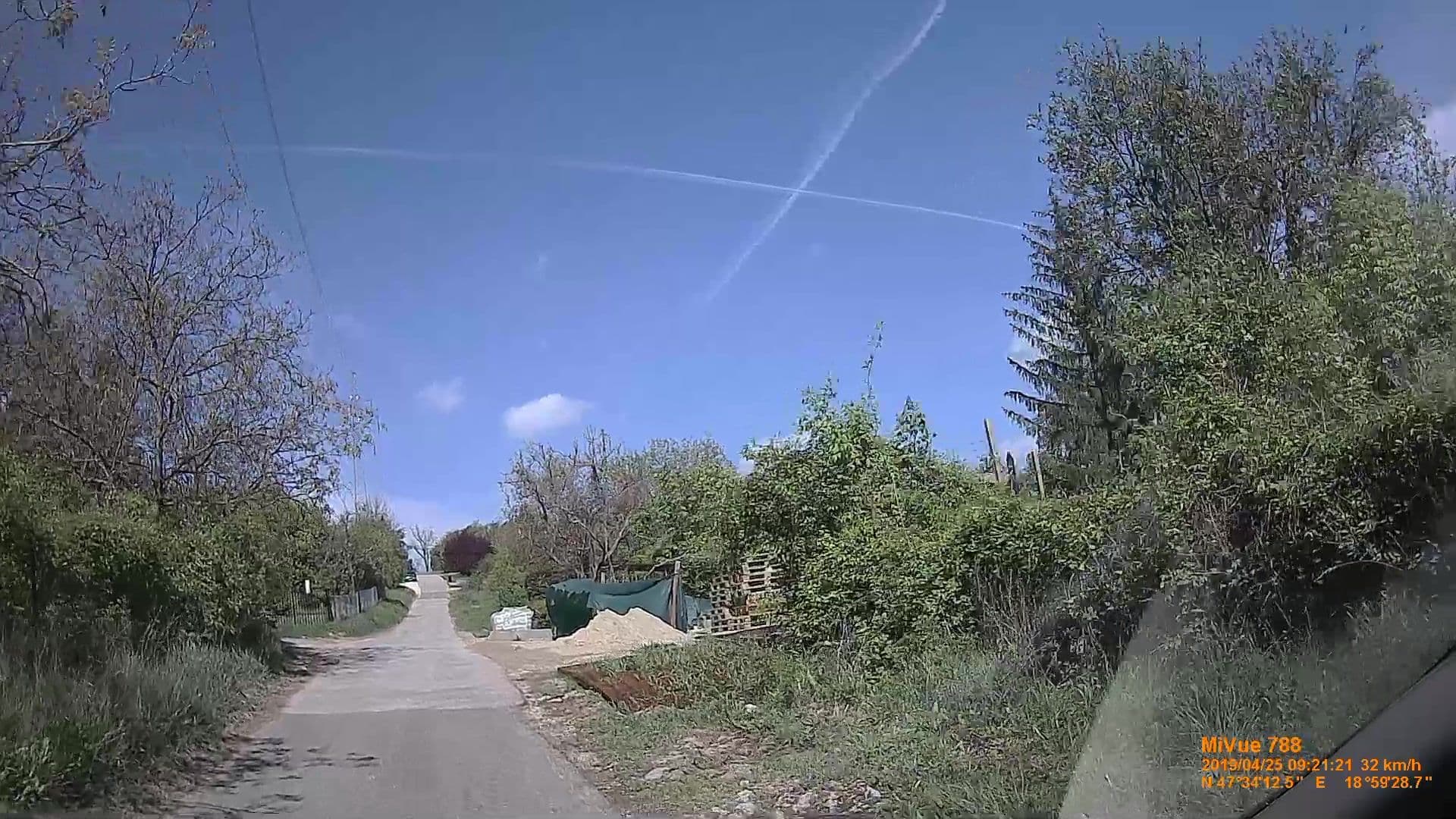 Street view near Csúcshegyi Vendégház, Pesthidegkút — © geox123 (CC BY-SA · Mapillary)