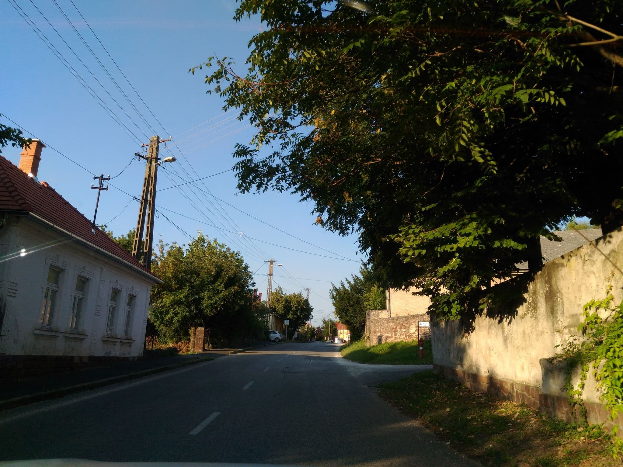 Street view near Fügekert - Bed&Wine, Zánka — © esandorhu (CC BY-SA · Mapillary)