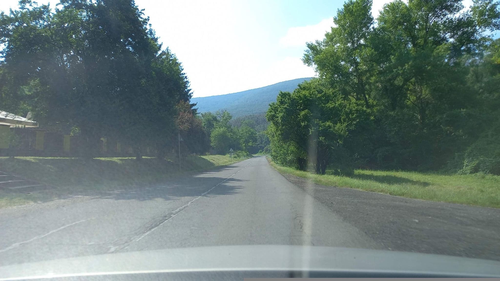 Street view near Fenyves Fogadó, Szurdokpüspöki — © bordaben (CC BY-SA · Mapillary)