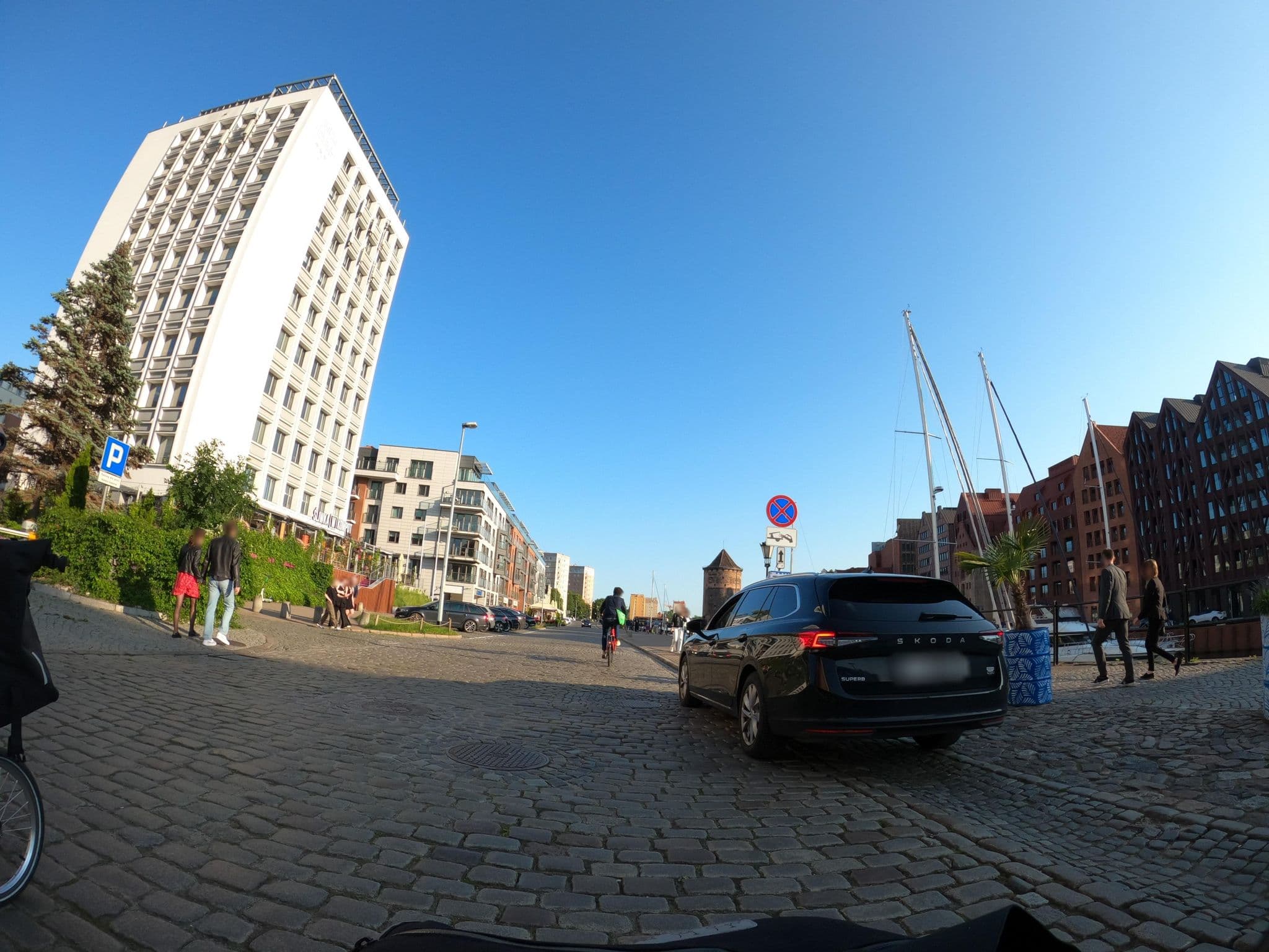 Street view near Marina Club Residence, Gdańsk — © masterofnoroad (CC BY-SA · Mapillary)