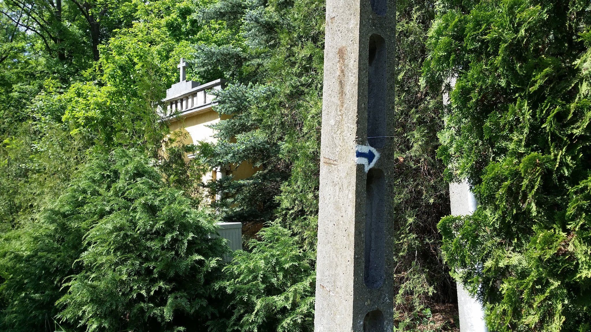 Street view near Szalézi Rendház, Bajót — © utvonalfelmeresek (CC BY-SA · Mapillary)