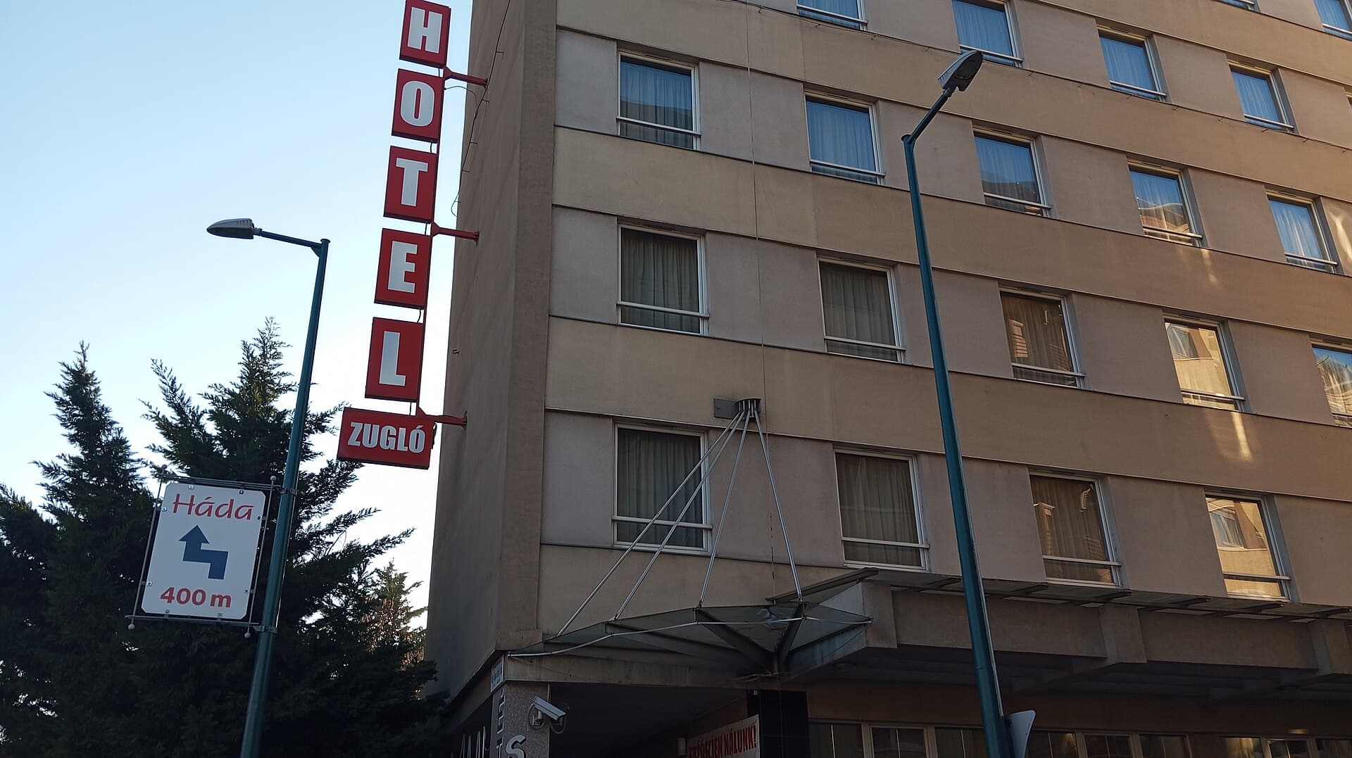 Hotel Zugló (via Wikimedia Commons, CC BY 4.0)