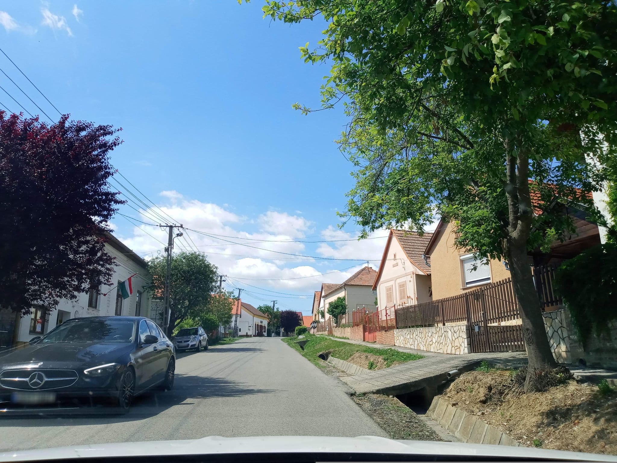 Street view near Vaj Bisztró és Vendégház, Villány — © magyarsi (CC BY-SA · Mapillary)