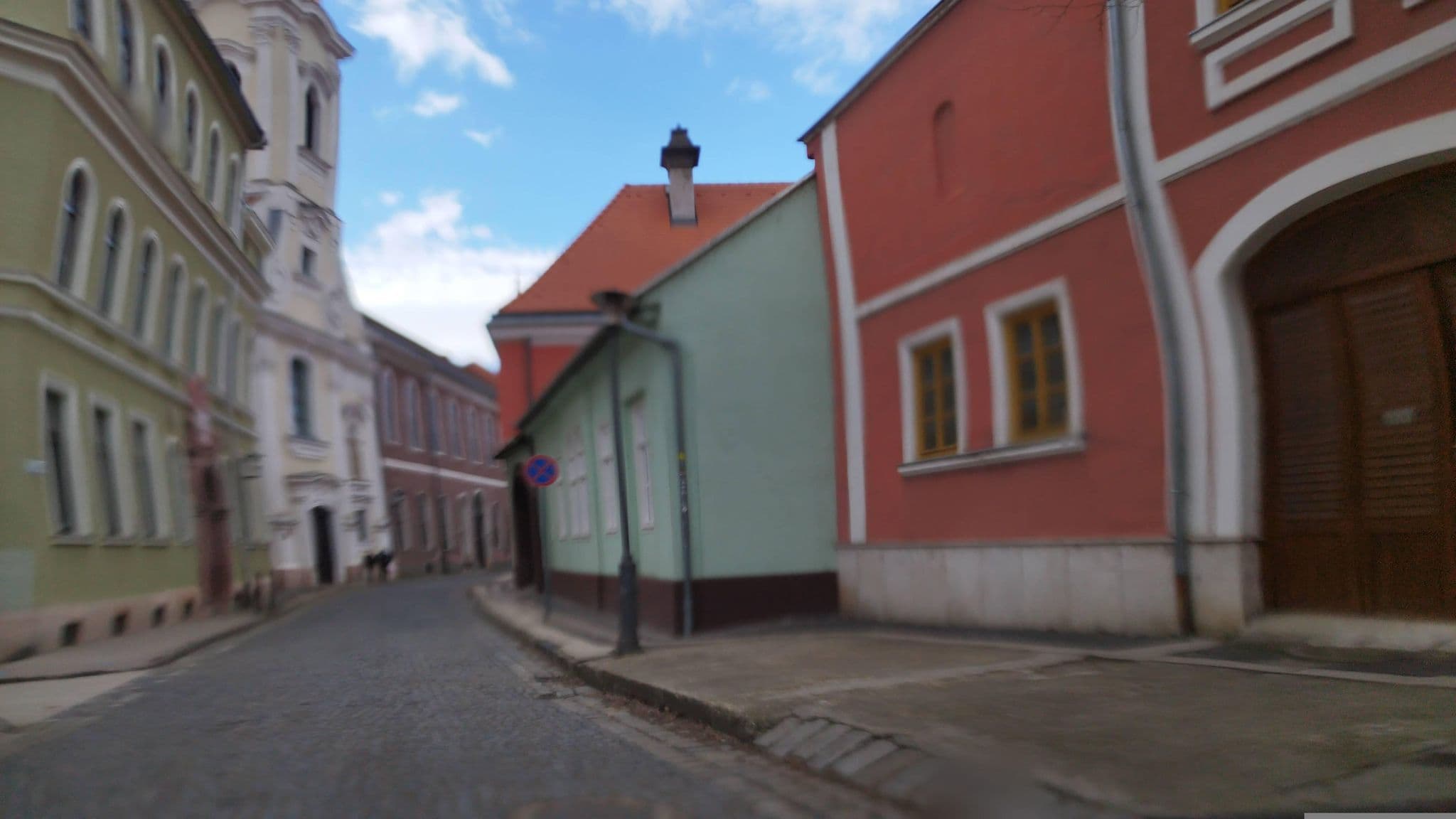 Street view near Kaleidoszkóp ház, Esztergom — © grozsa11 (CC BY-SA · Mapillary)