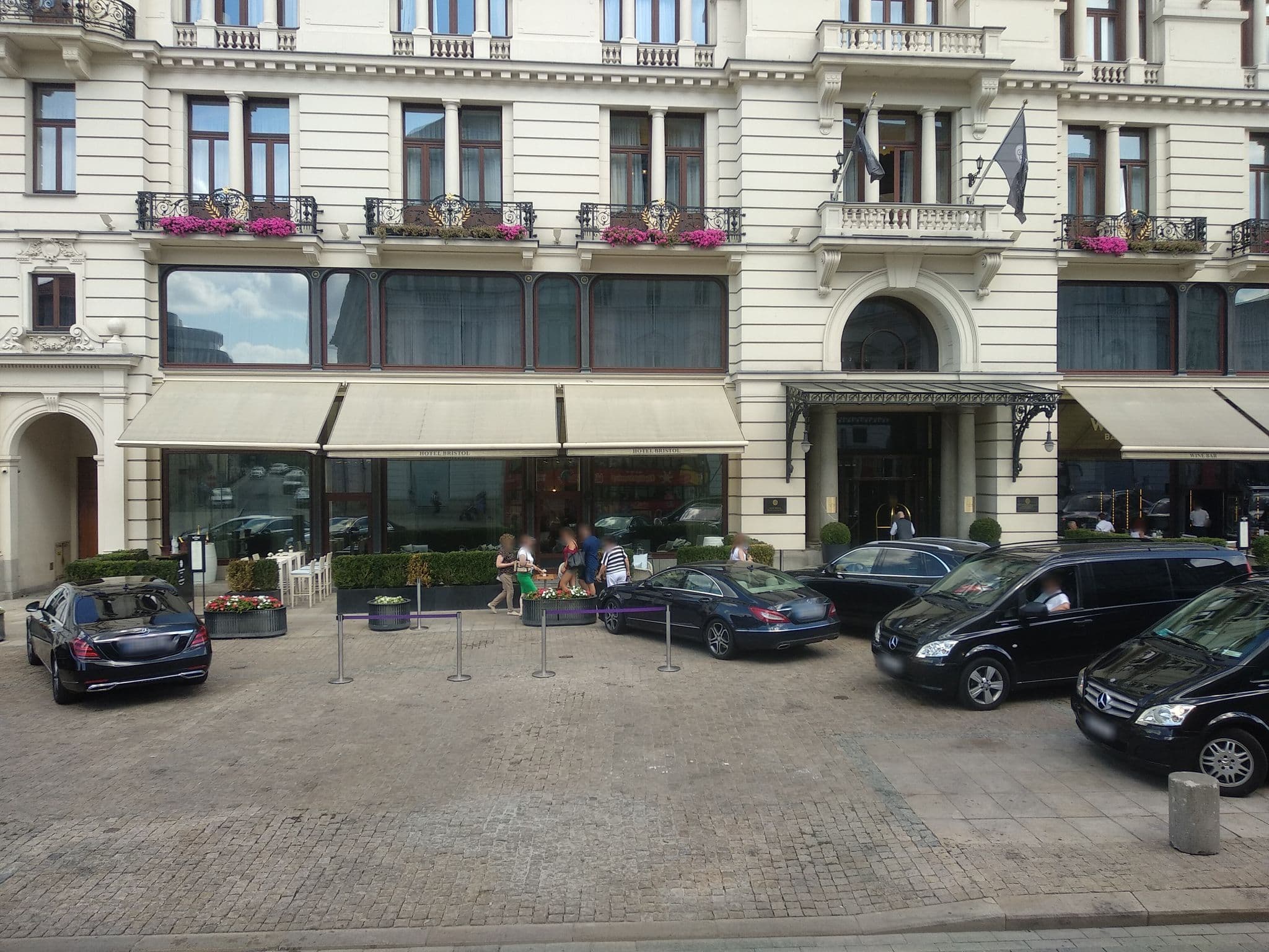 Street view near HP Park Plaza, Warsaw — © canadarunner (CC BY-SA · Mapillary)