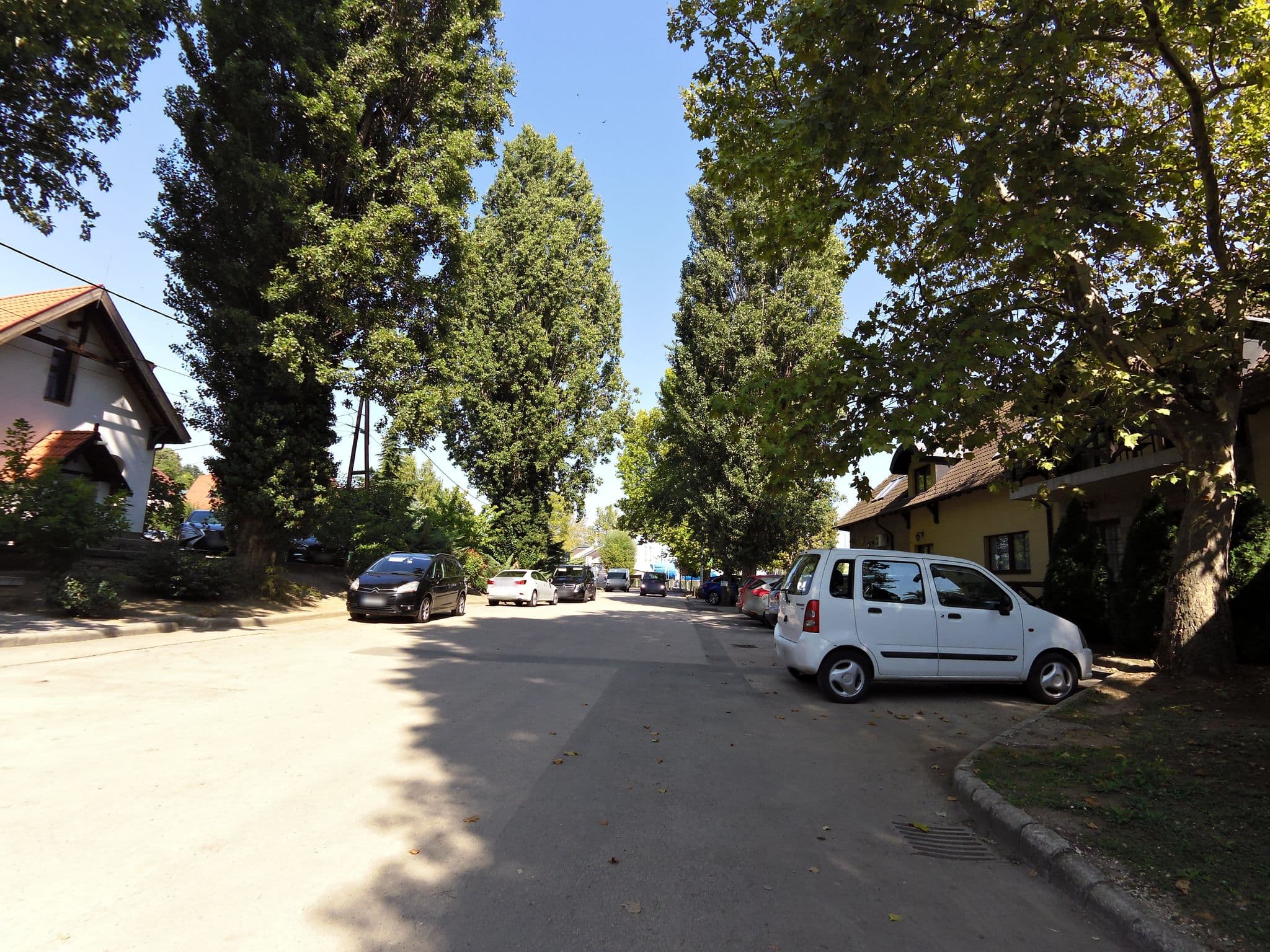 Street view near Hotel Tihany Átrium, Tihany — © kammann (CC BY-SA · Mapillary)