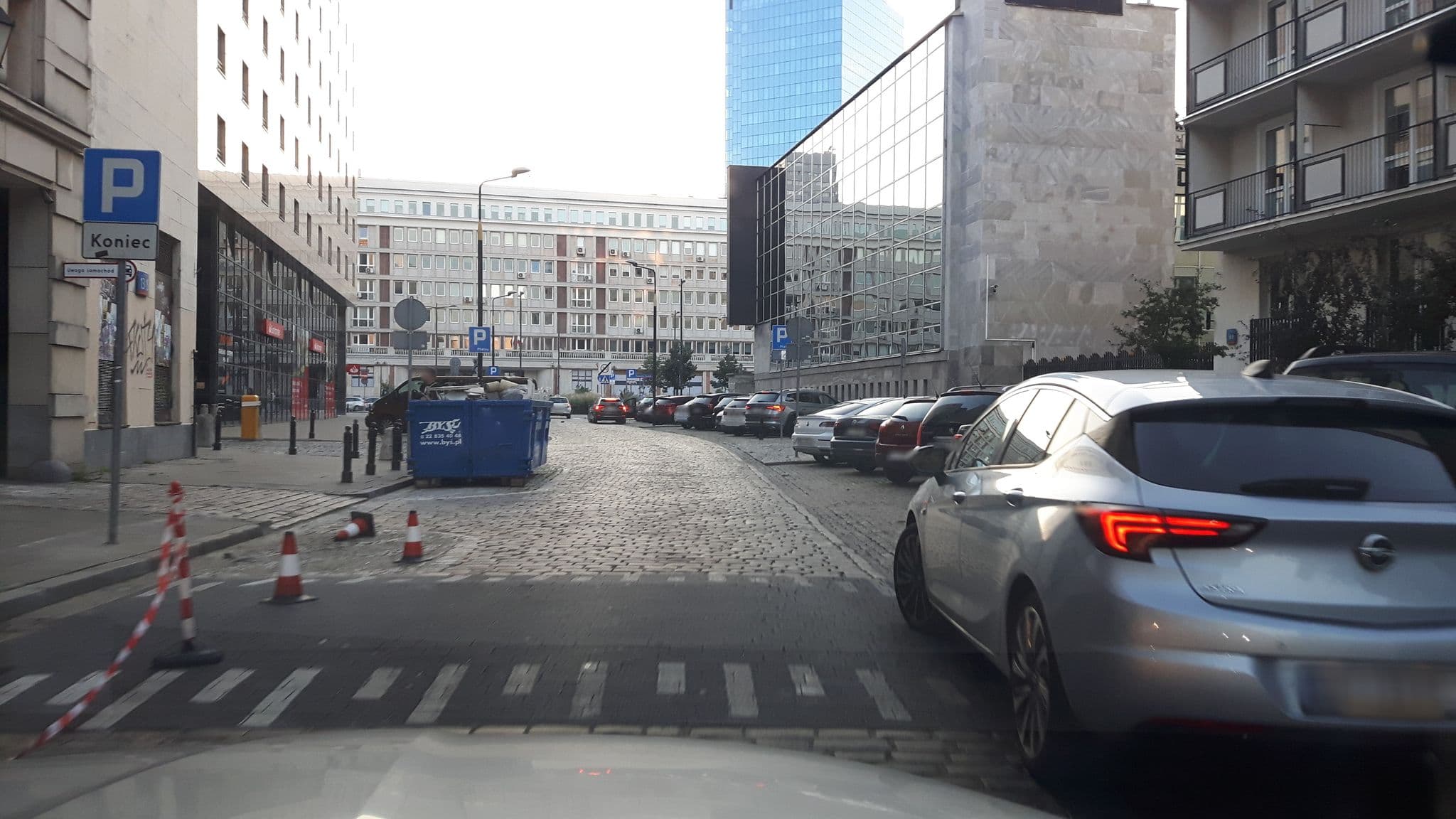Street view near Przedsiębiorstwo Handlowo Usługowe Marek Arent, Warsaw — © andpol_2288 (CC BY-SA · Mapillary)
