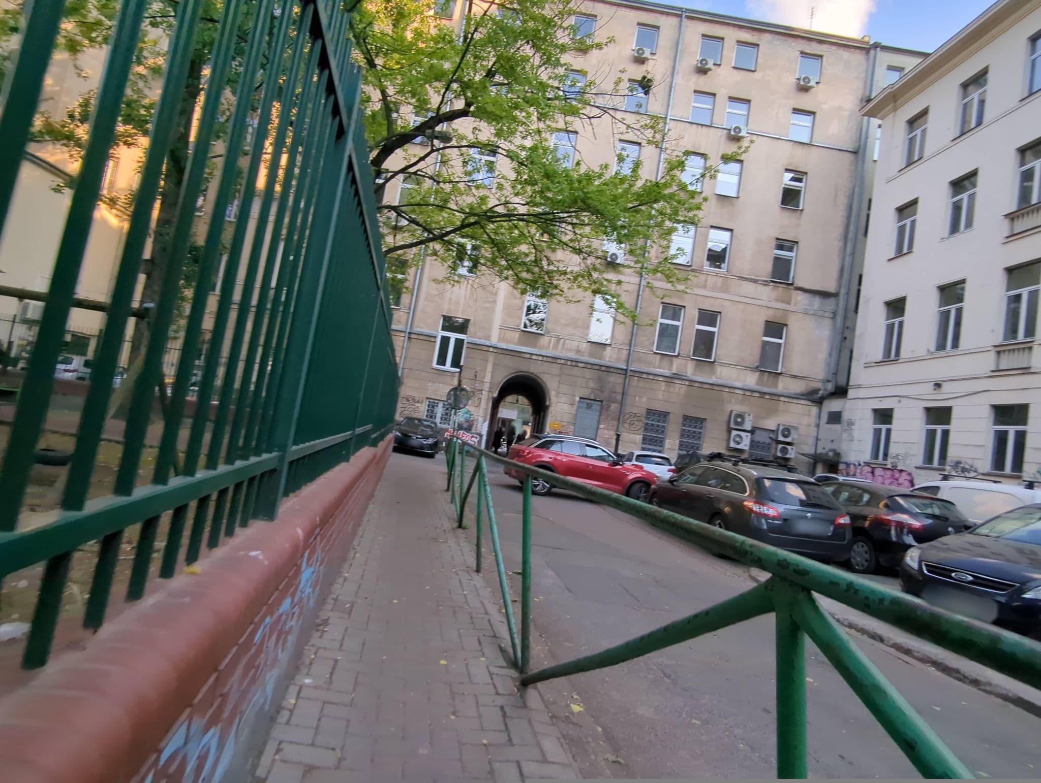 Street view near Hekon S.A. Hotele ekonomiczne, Śródmieście — © miguel_andrade (CC BY-SA · Mapillary)