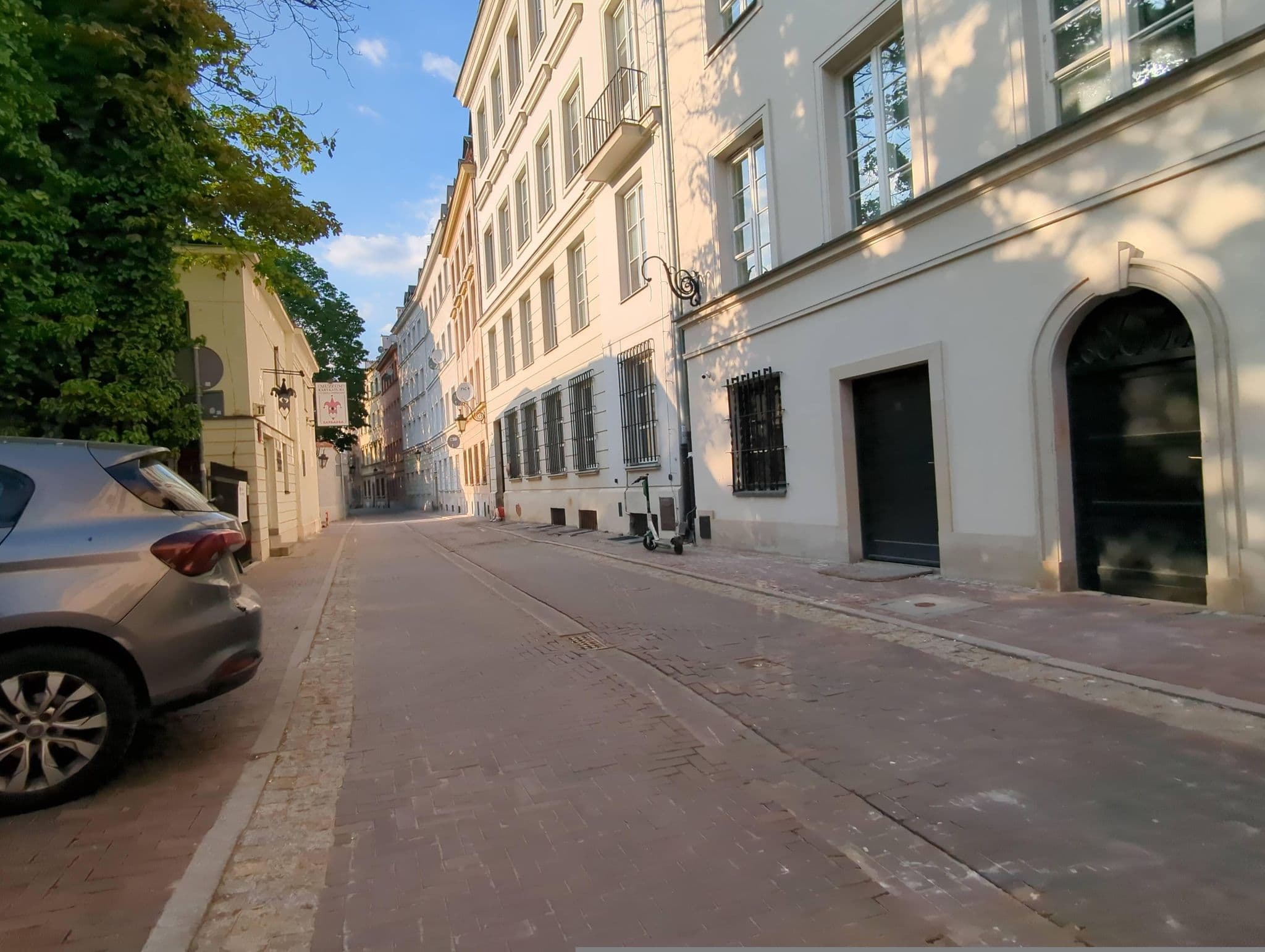 Street view near Dream Hostel Warsaw, Warsaw — © miguel_andrade (CC BY-SA · Mapillary)