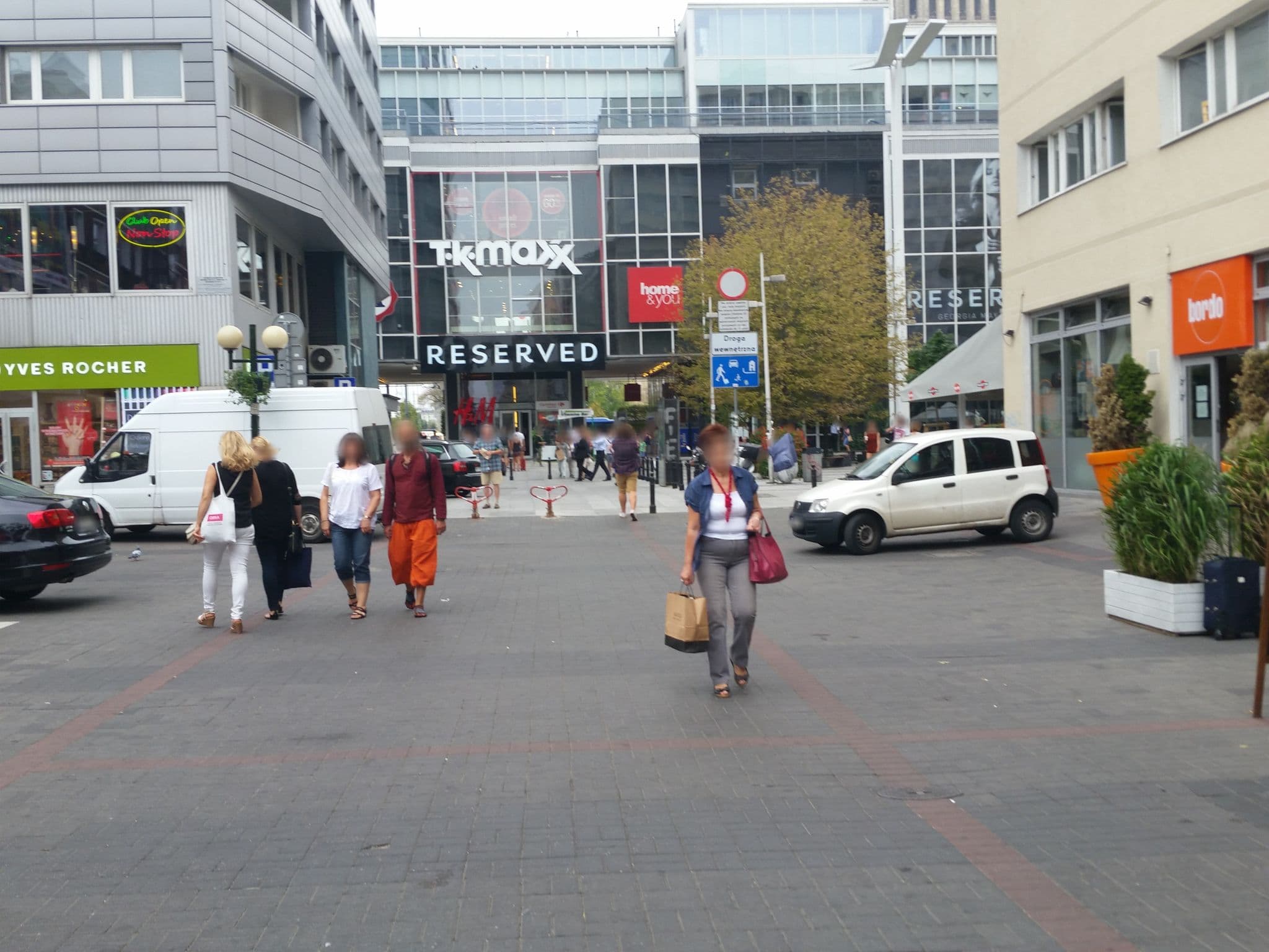 Street view near Hostel dla młodzieży Powiślańskiej Fundacji Społecznej, Warsaw — © masti (CC BY-SA · Mapillary)