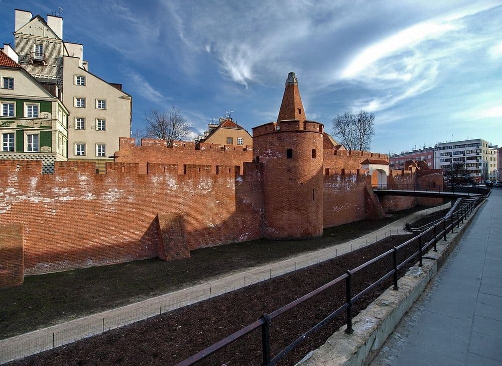 Street view near Capital Apartments, Praga Północ — © ahojmedia (CC BY-SA · Mapillary)