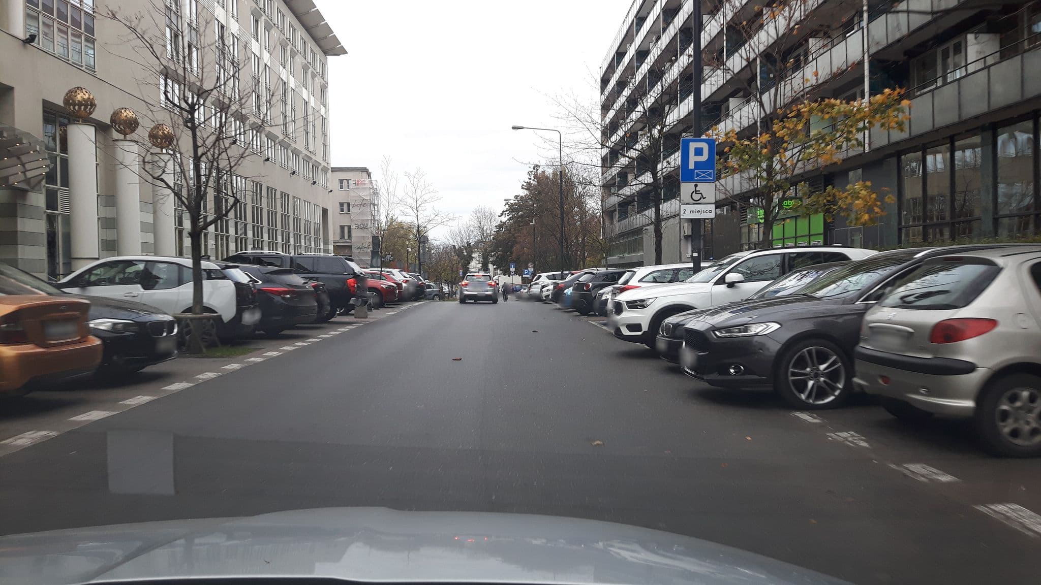 Street view near Sheraton Warsaw Hotel, Śródmieście — © andpol_2288 (CC BY-SA · Mapillary)