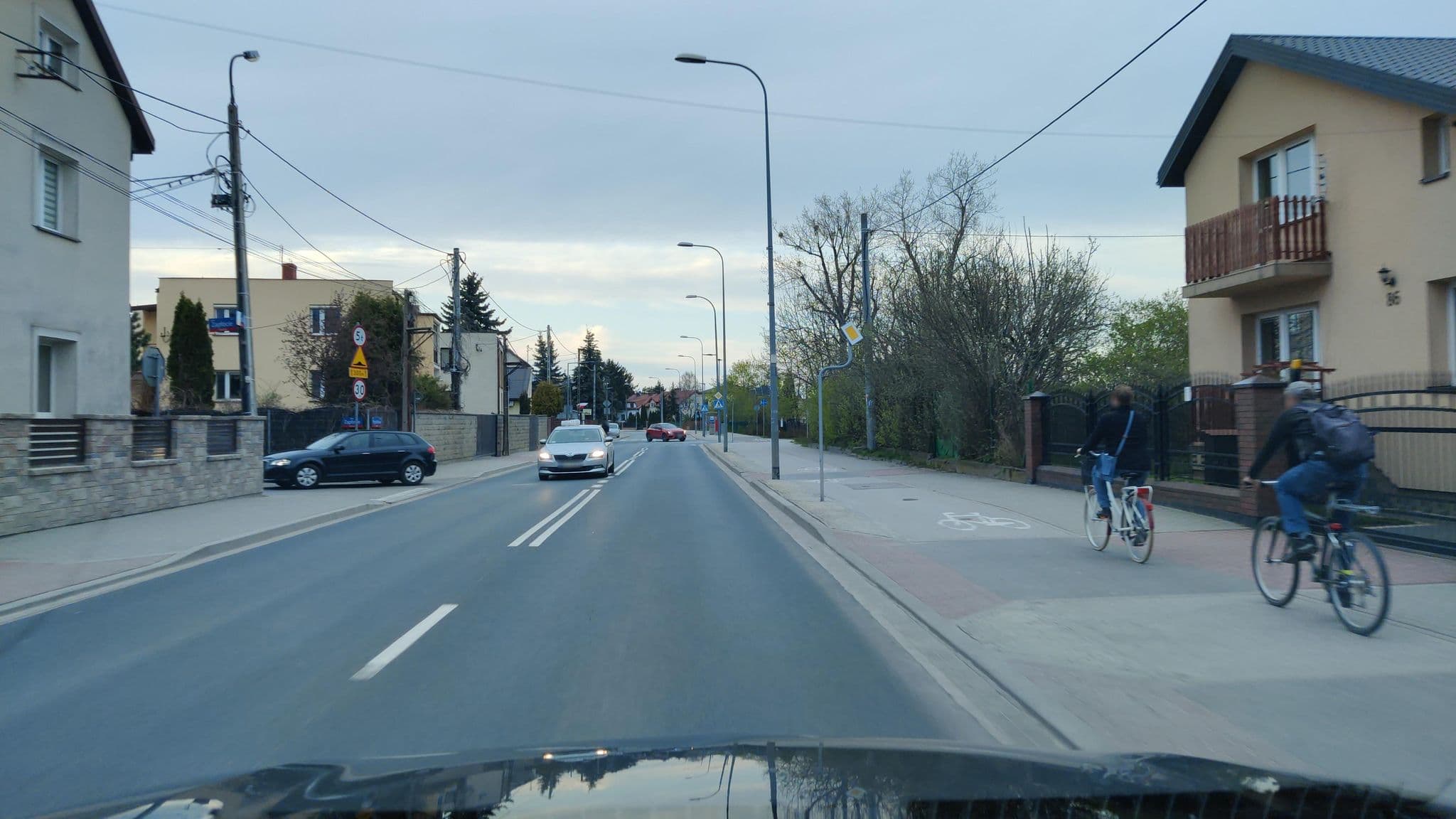Street view near Europa Ilona Dombrowicka, Kabaty — © kietlak (CC BY-SA · Mapillary)