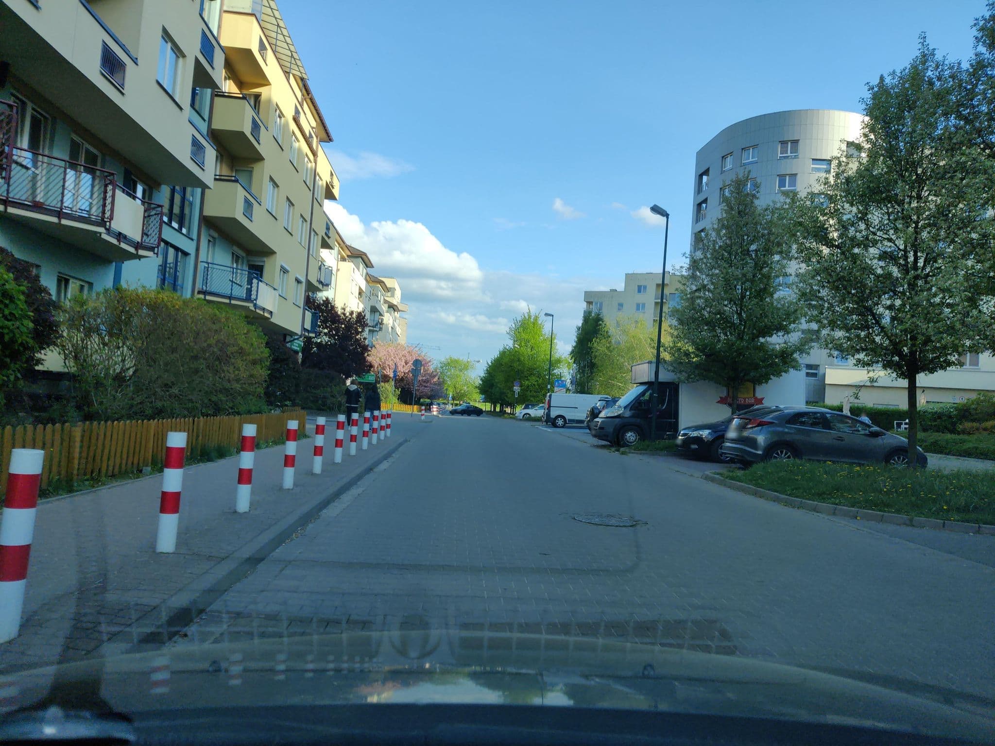Street view near Warsaw Sunny Apartment, Kabaty — © kietlak (CC BY-SA · Mapillary)