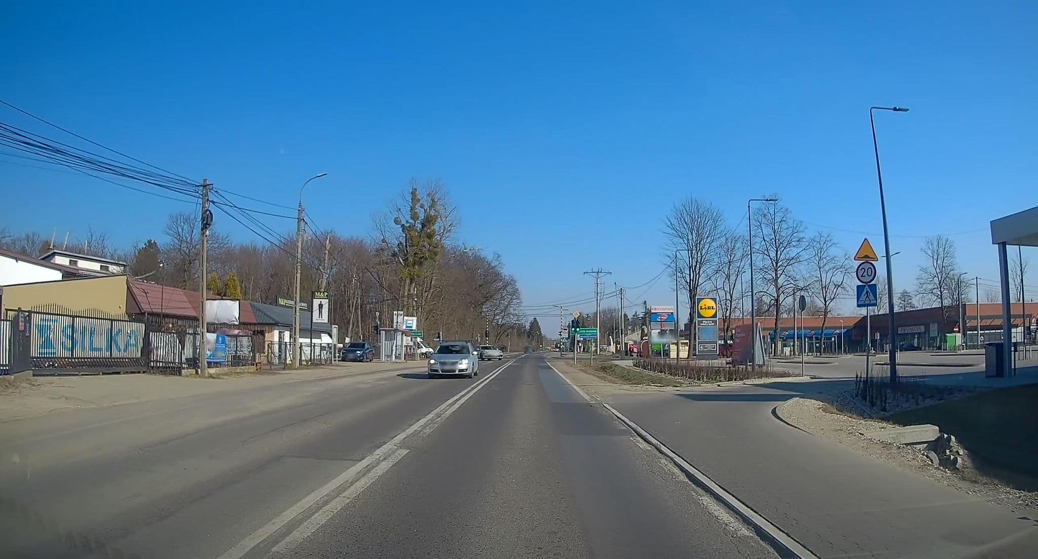 Street view near Felberg, Józefosław — © inwazjamb (CC BY-SA · Mapillary)
